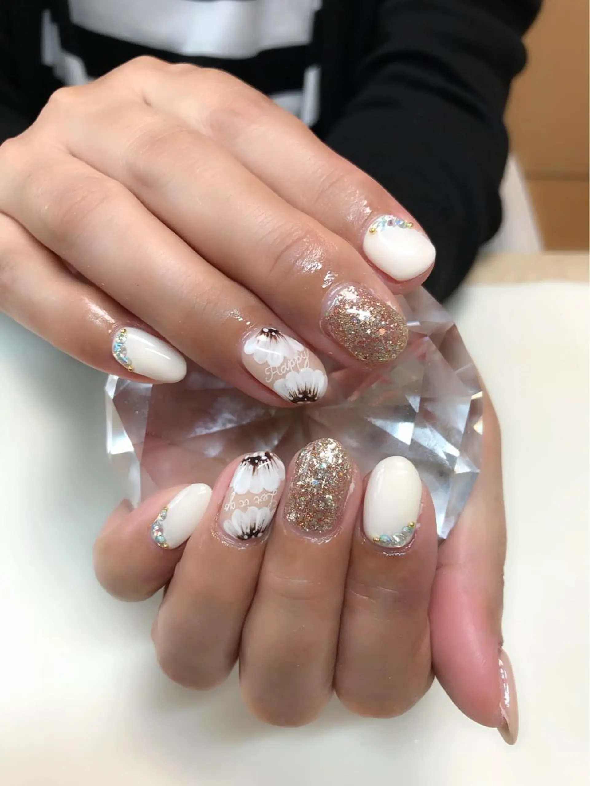 ネイル ストーンネイル ハンドネイル 'mm所属・'mm  (ミリ) ＭＡＮＡＭＩのネイルデザイン