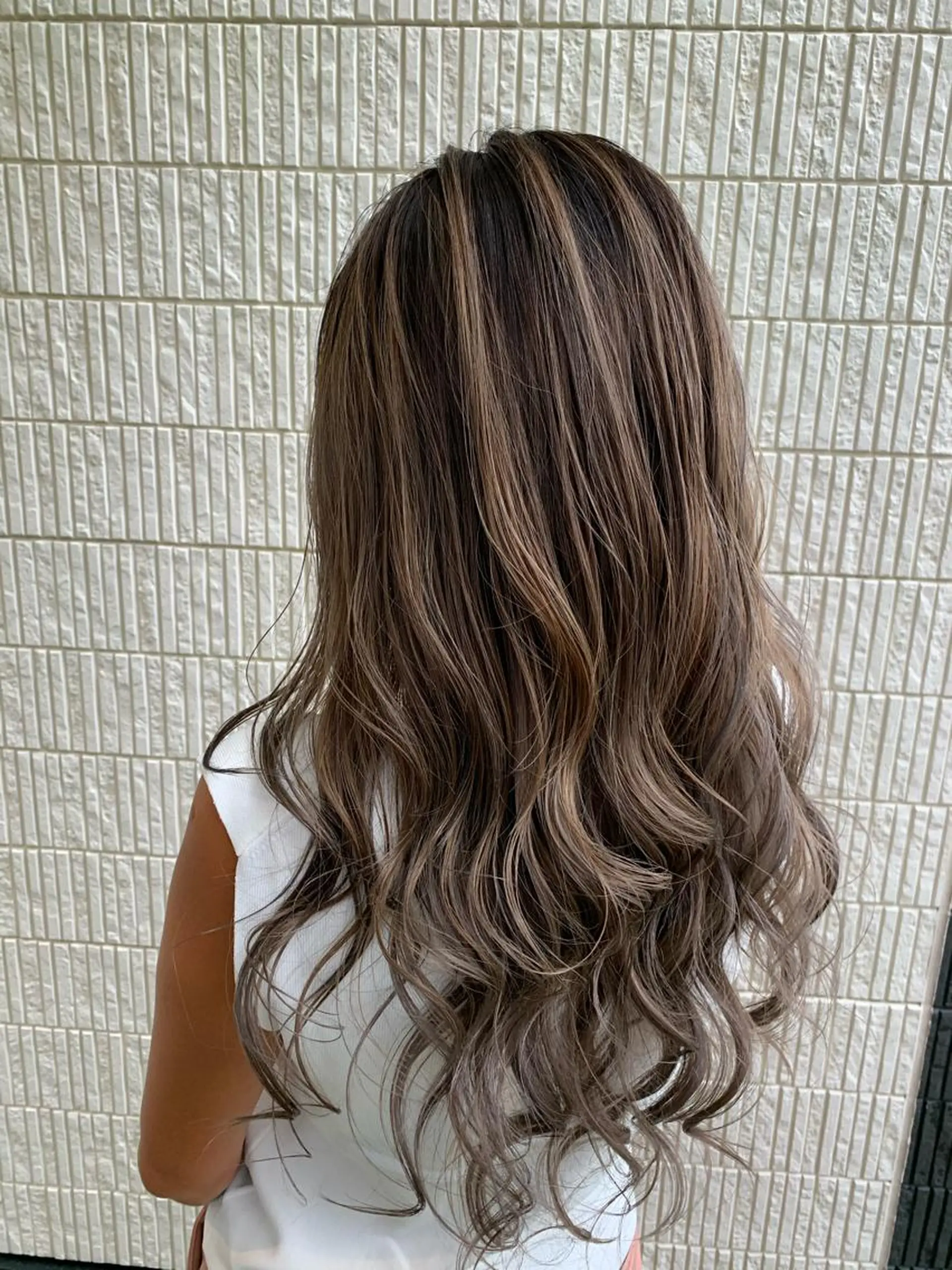 セミロング カラー バレイヤージュ レイヤーカット ヘアカラー トリートメント 古畑 佑悟のヘアスタイル