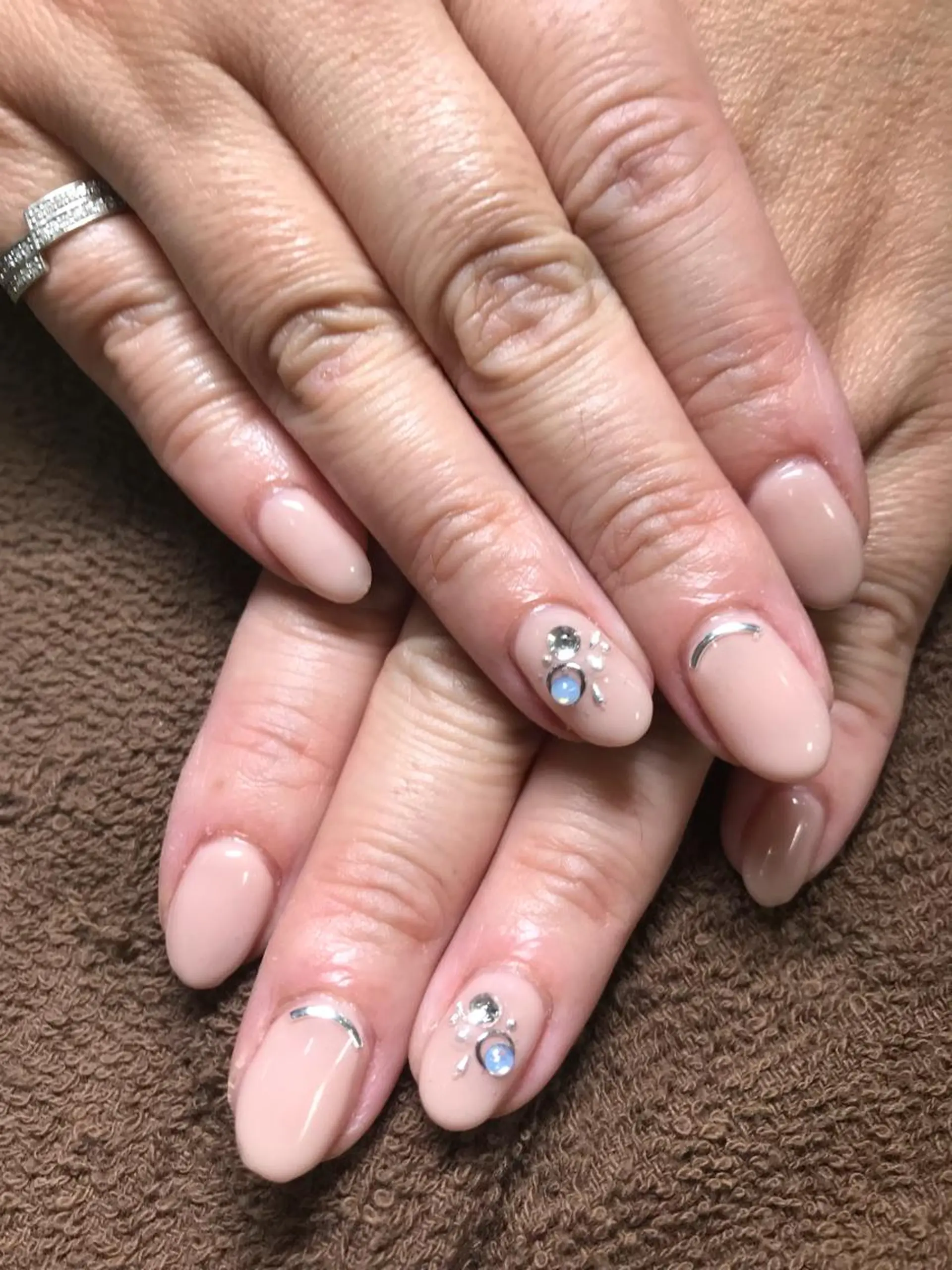 ネイル ストーンネイル ハンドネイル みんなの店所属・仲谷 つかさのエステ・リラクイメージ