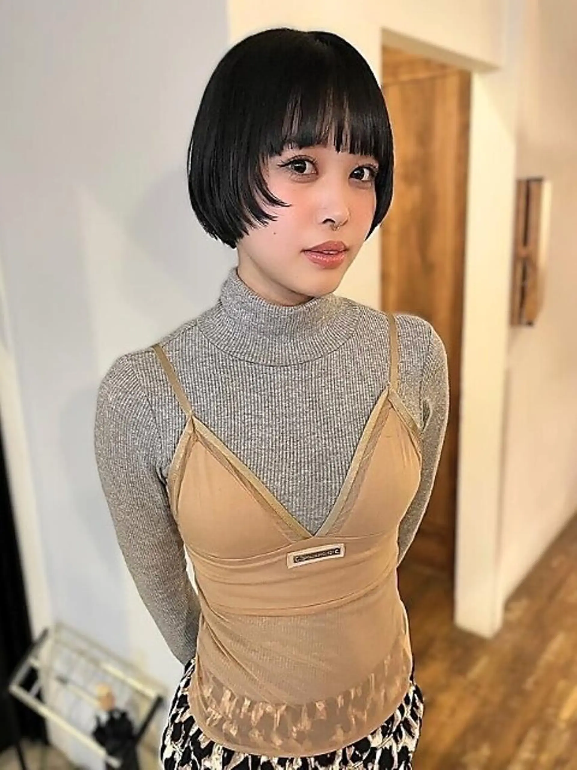 ショート カラー 透明感カラー loty _nanamiのヘアスタイル