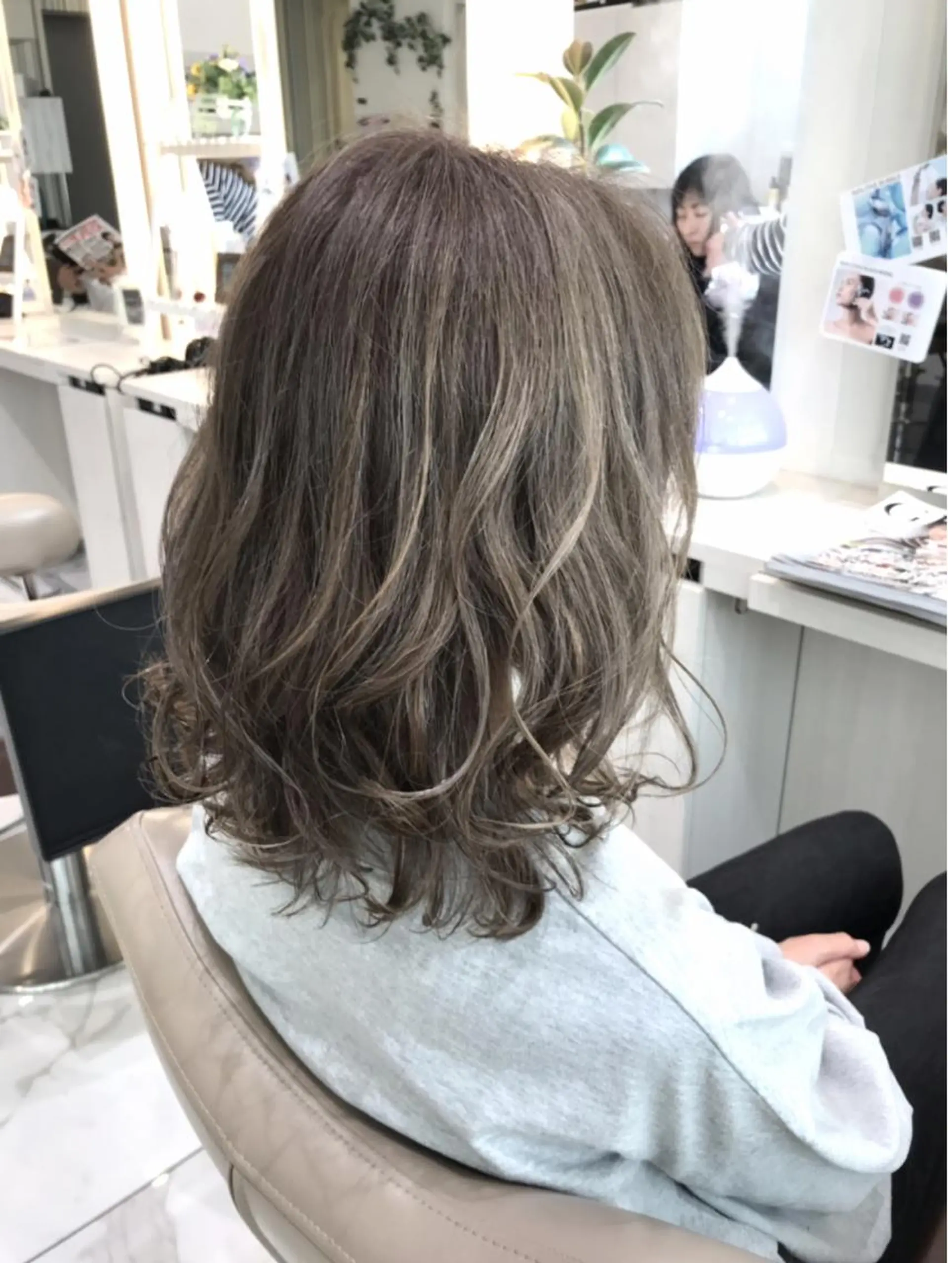 ミディアム カラー 透明感カラー グレージュ ハイライトカラー ハイライト カット ヘアカラー 山崎俊輔/髪質改善 /バレイヤージュのヘアスタイル