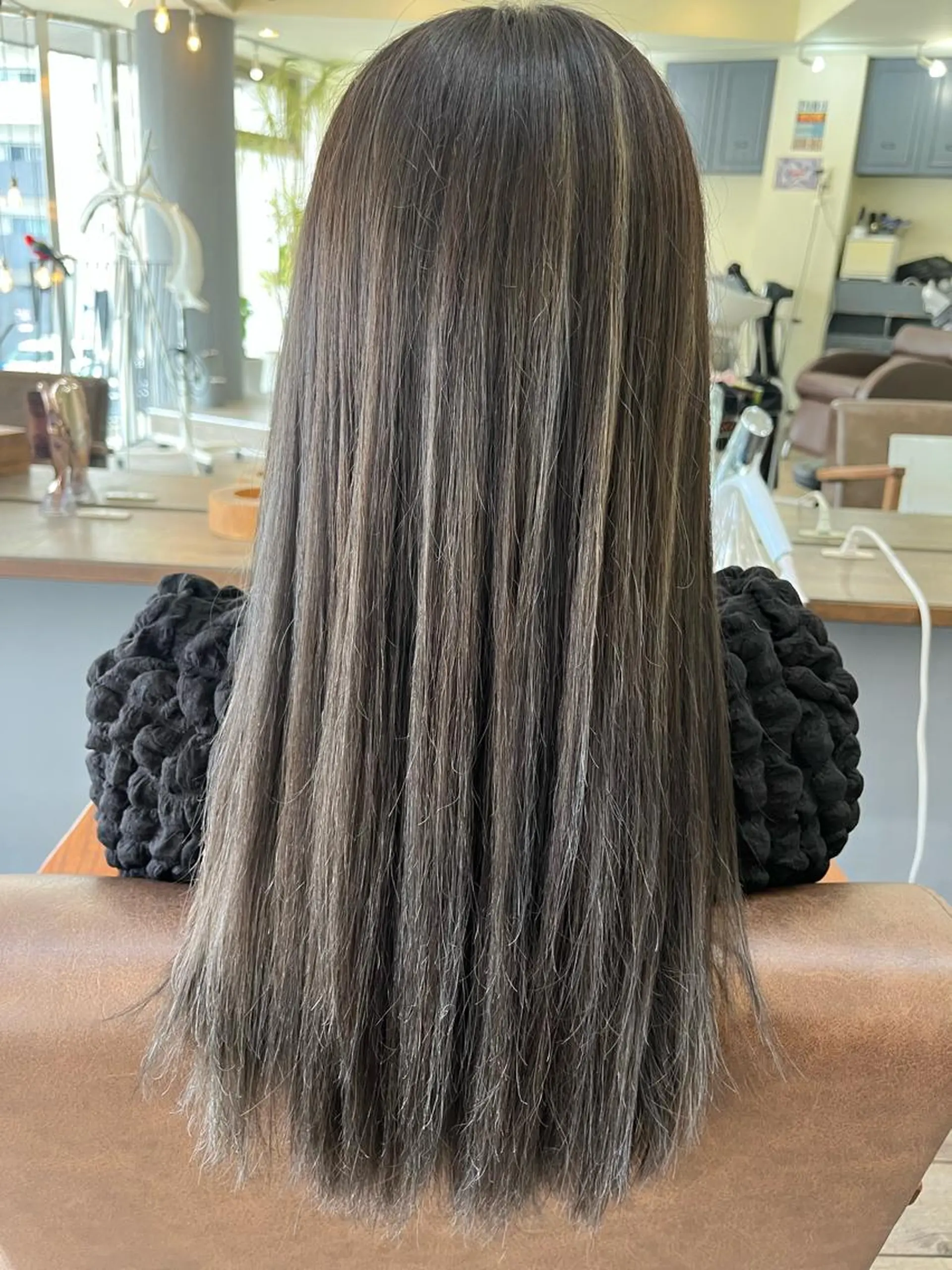 カラー バレイヤージュ ブリーチ ケアブリーチ ダブルカラー イヤリングカラー 戸川 紗良のヘアスタイル