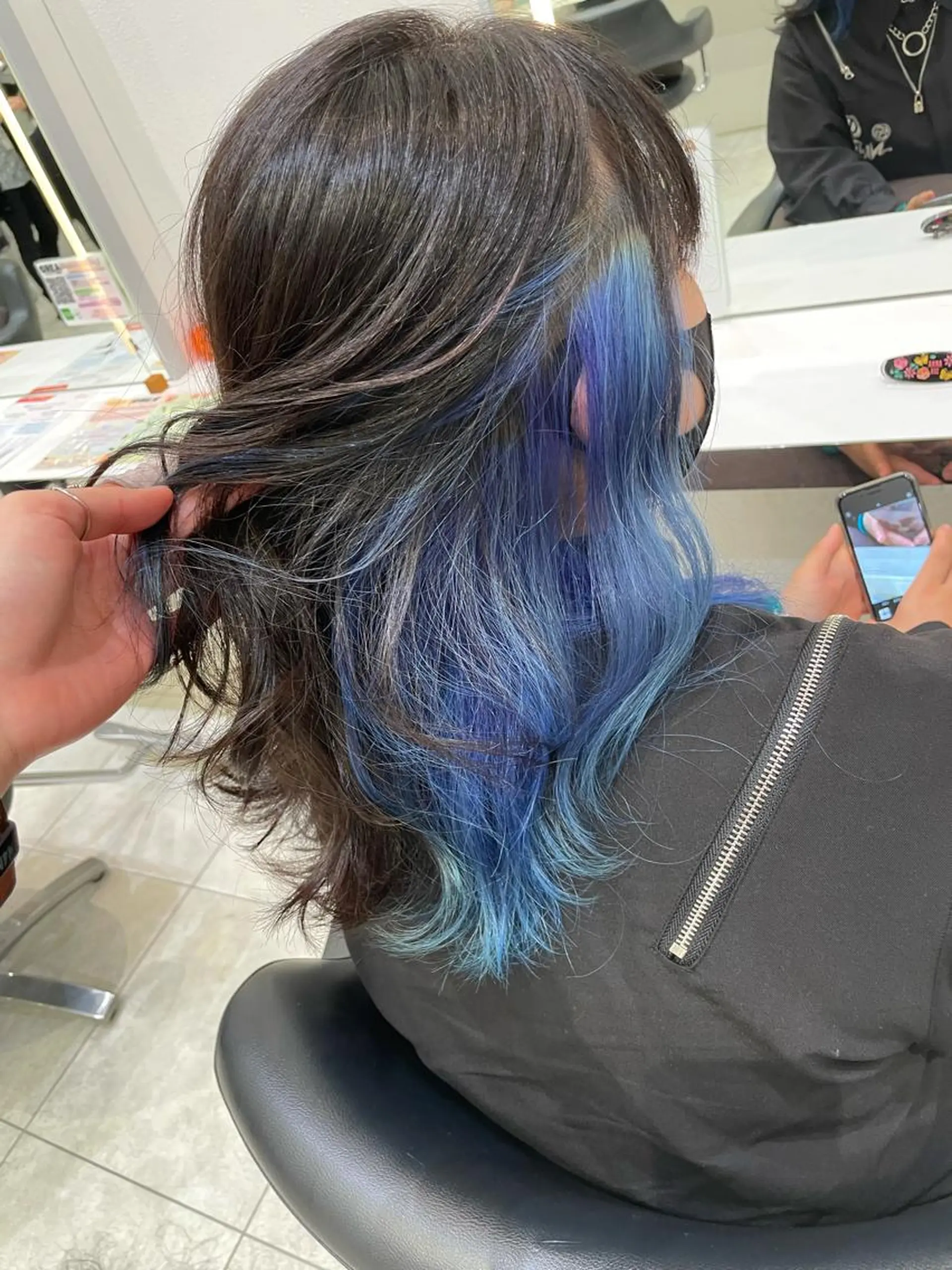 セミロング ヘアカラー 岸 保奈美のヘアスタイル