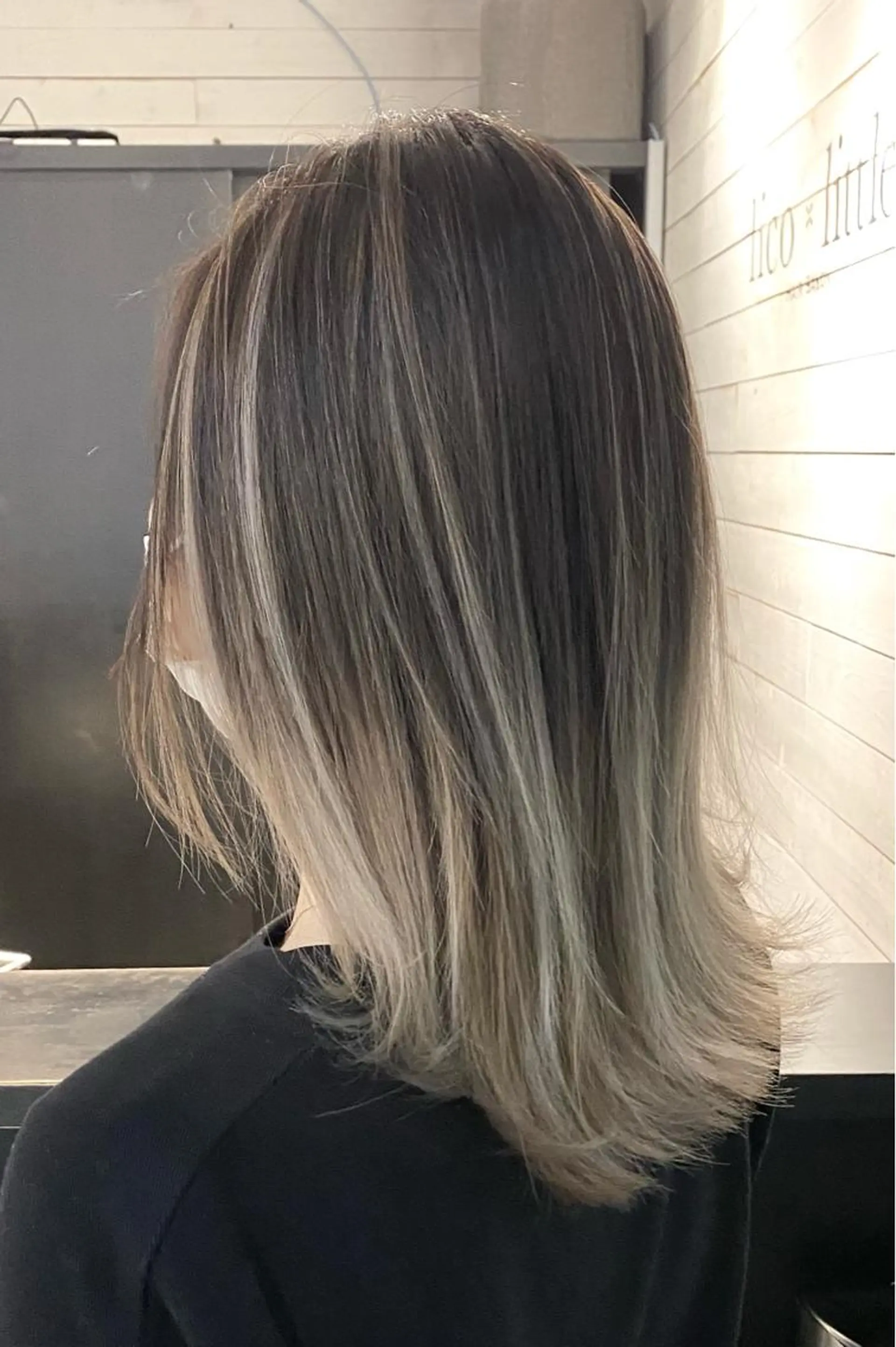 ミディアム カラー アディクシーカラー バレイヤージュ ブリーチ 外国人風カラー レイヤーカット ヘアカラー トリートメント 木下大地 HAIR  Oneのヘアスタイル