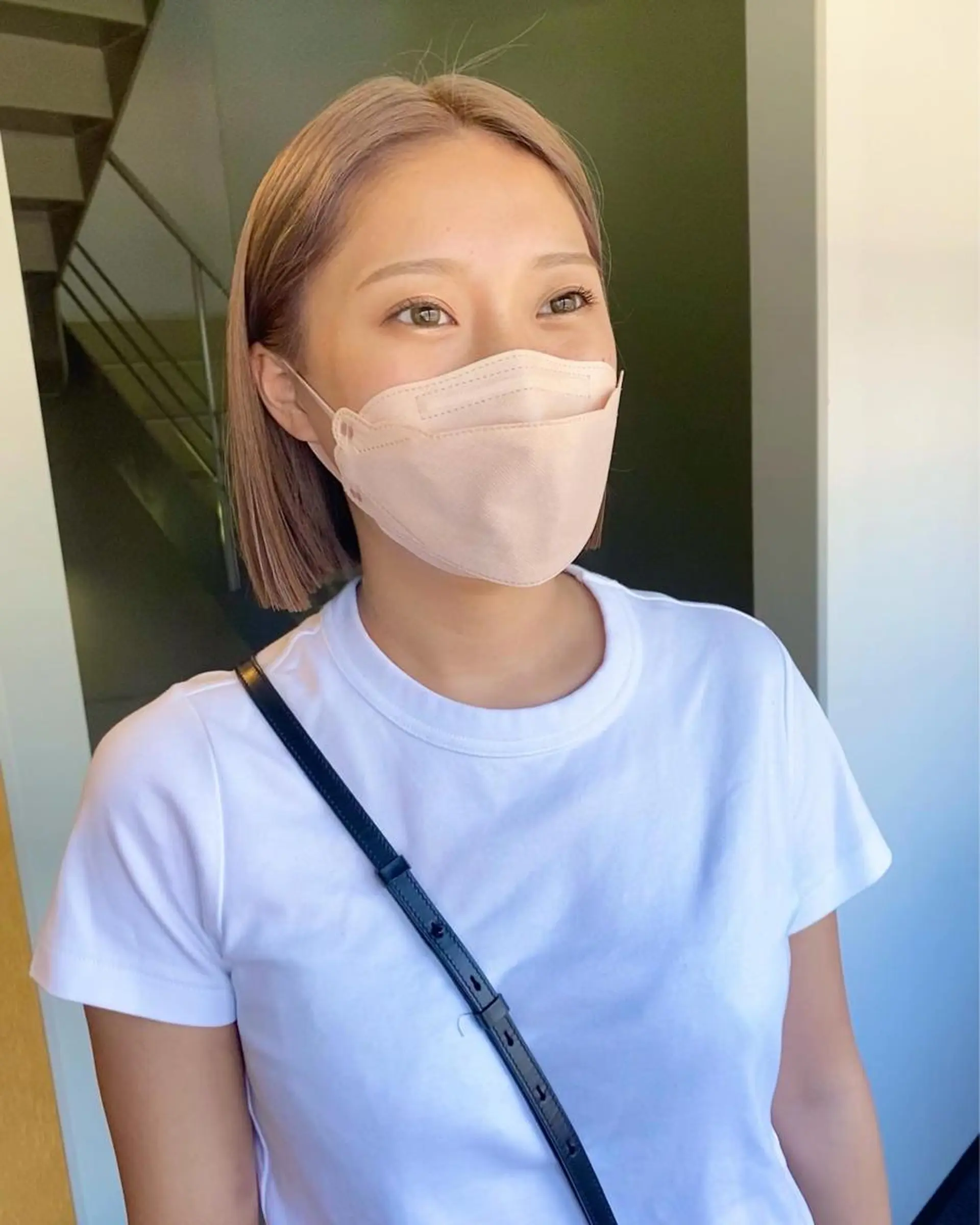 ショート 髪と音処 マトぺ所属・デザインカラー/ボブ ブリーチカラー/ユリのヘアスタイル