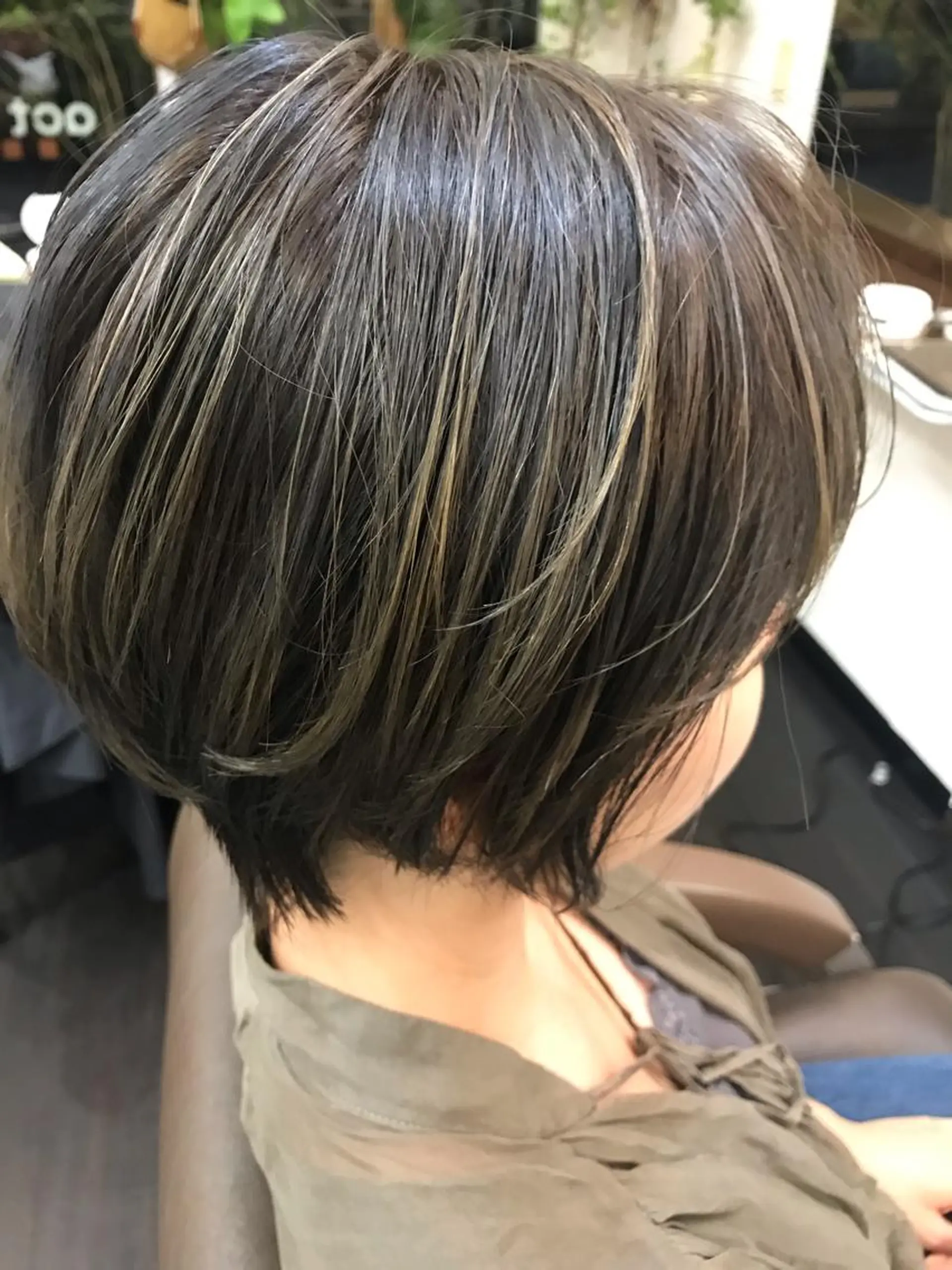 ショート カラー バレイヤージュ ハイライトカラー ハイライト レイヤーカット ショートヘア カット ヘアカラー 【お悩み解決】 松尾一気のヘアスタイル