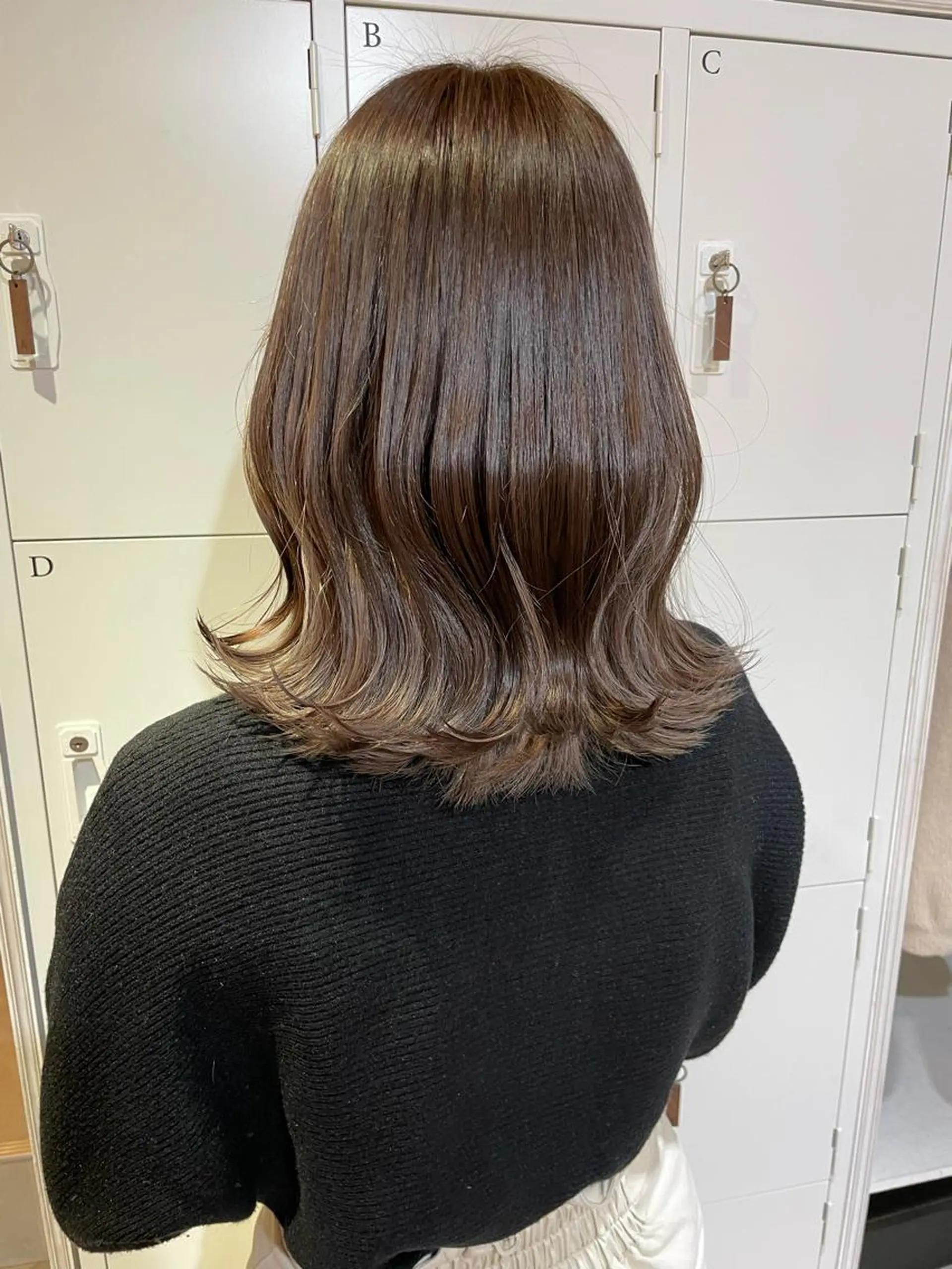 ミディアム カラー akane .のヘアスタイル