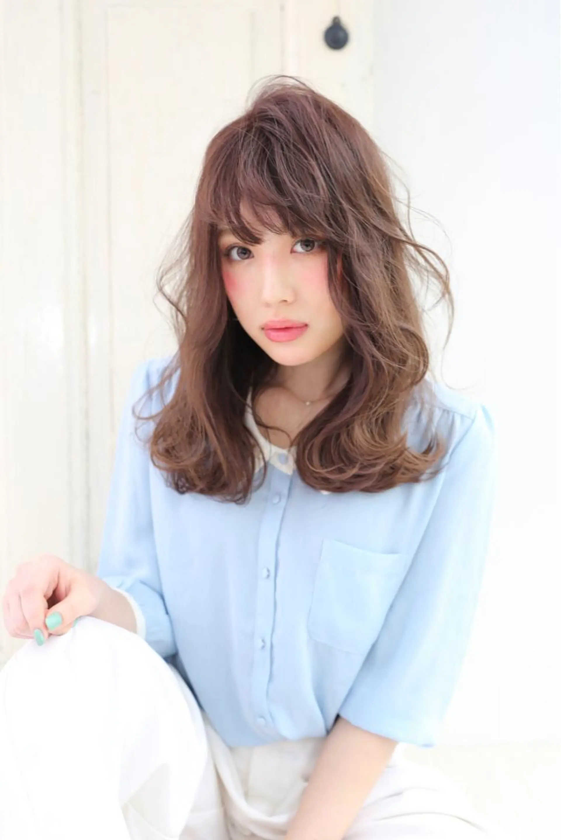 ミディアム カラー パーマ ヘアアレンジ マツエク・マツパ 小顔カット✨ 透明感カラーのヘアスタイル