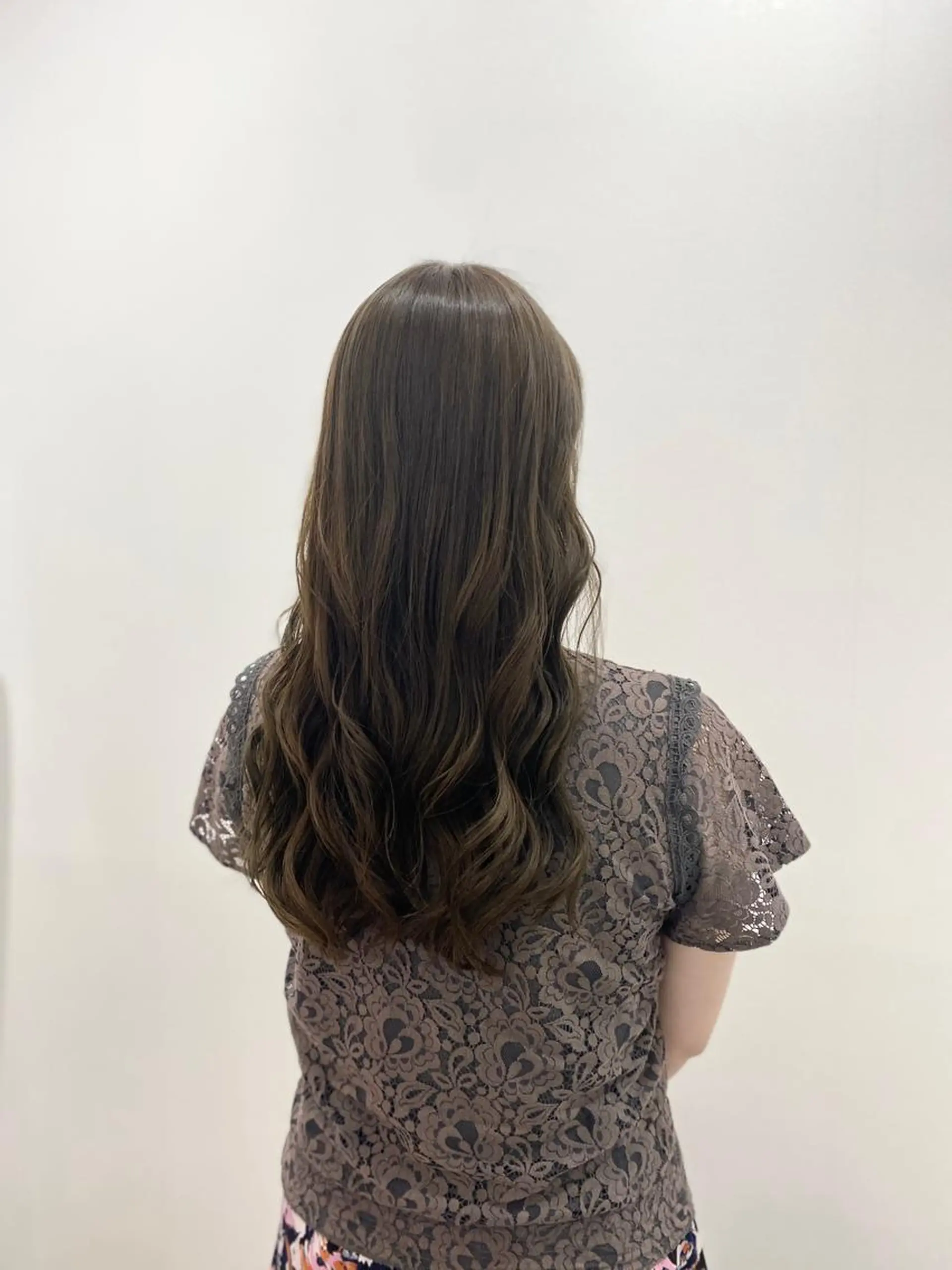 ロング カラー アッシュ ブリーチ イルミナカラー ブリーチなしカラー ✨髪質改善が大好評✨ 美容室lic近藤✨のヘアスタイル