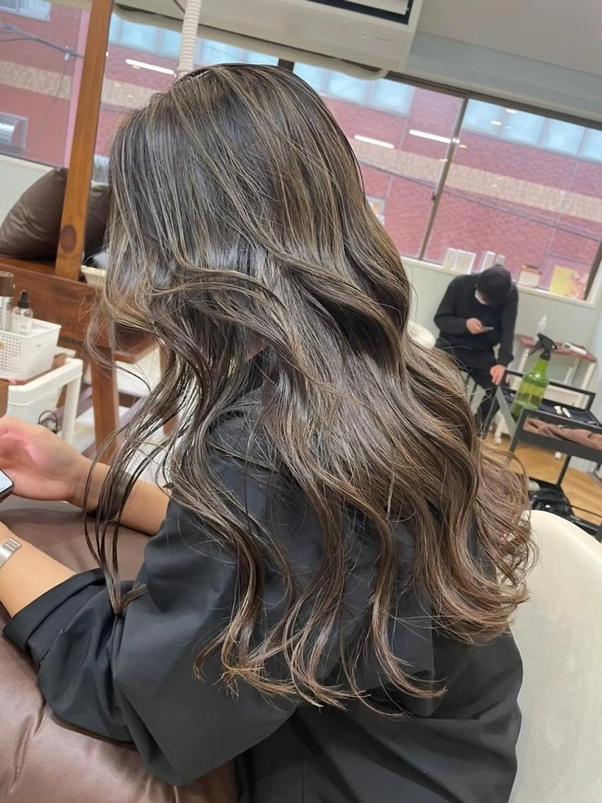 ロング ヘアアレンジ 韓国風ヘア カット ヘアカラー 髪質改善ayame 横山諒のヘアスタイル