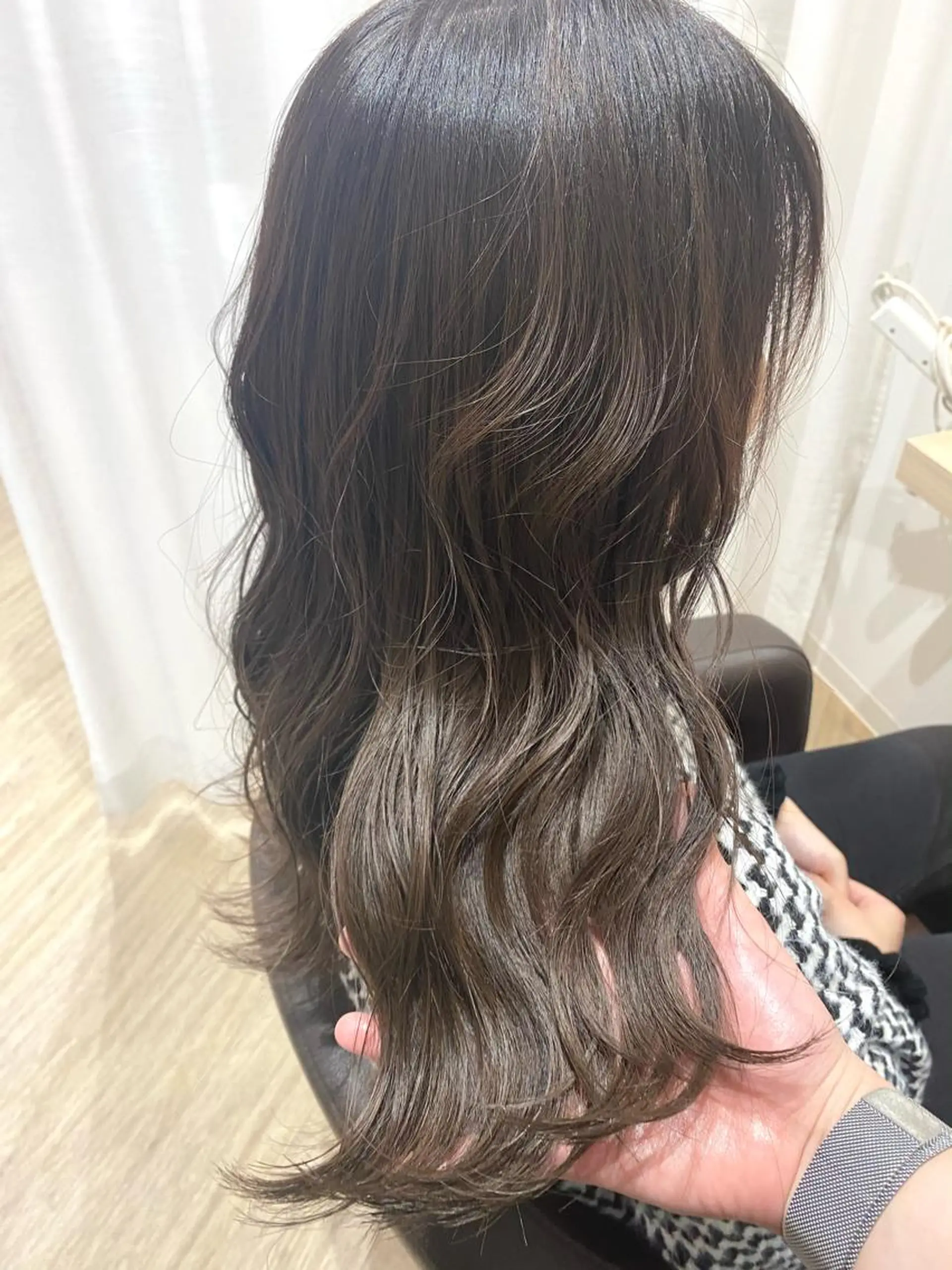 ロング 伊藤 愛美のヘアスタイル