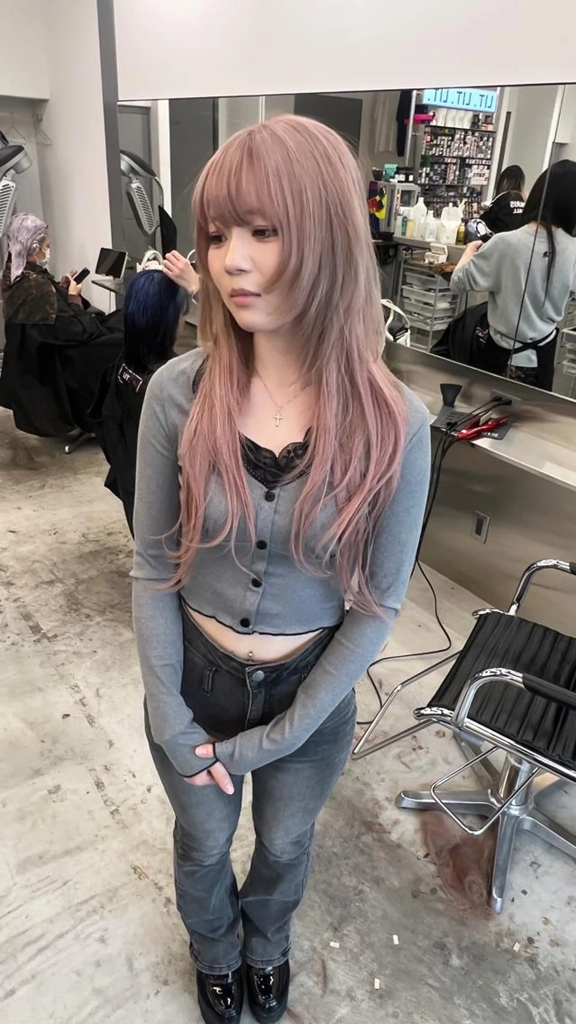 ロング ハッシュカット 髪質改善 韓国風ヘア レイヤーカット 縮毛矯正 小森春果/透け感/ ケラスターゼ/艶髪のヘアスタイル