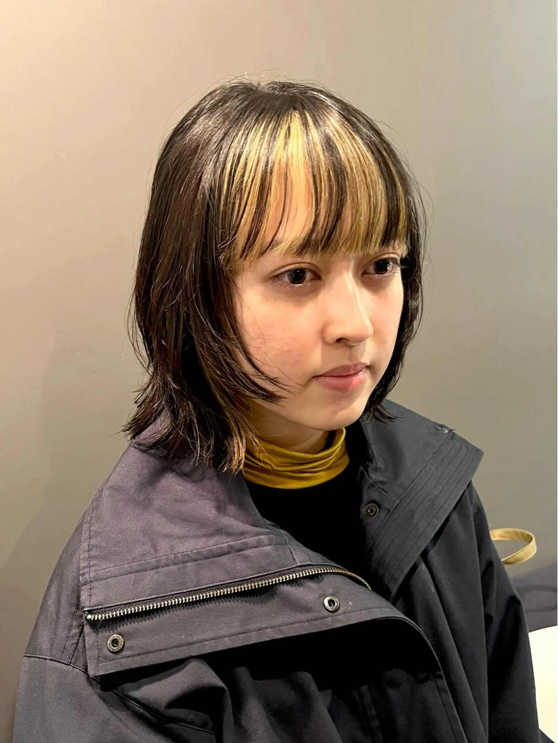 ミディアム NERO 眞下秋歩のヘアスタイル