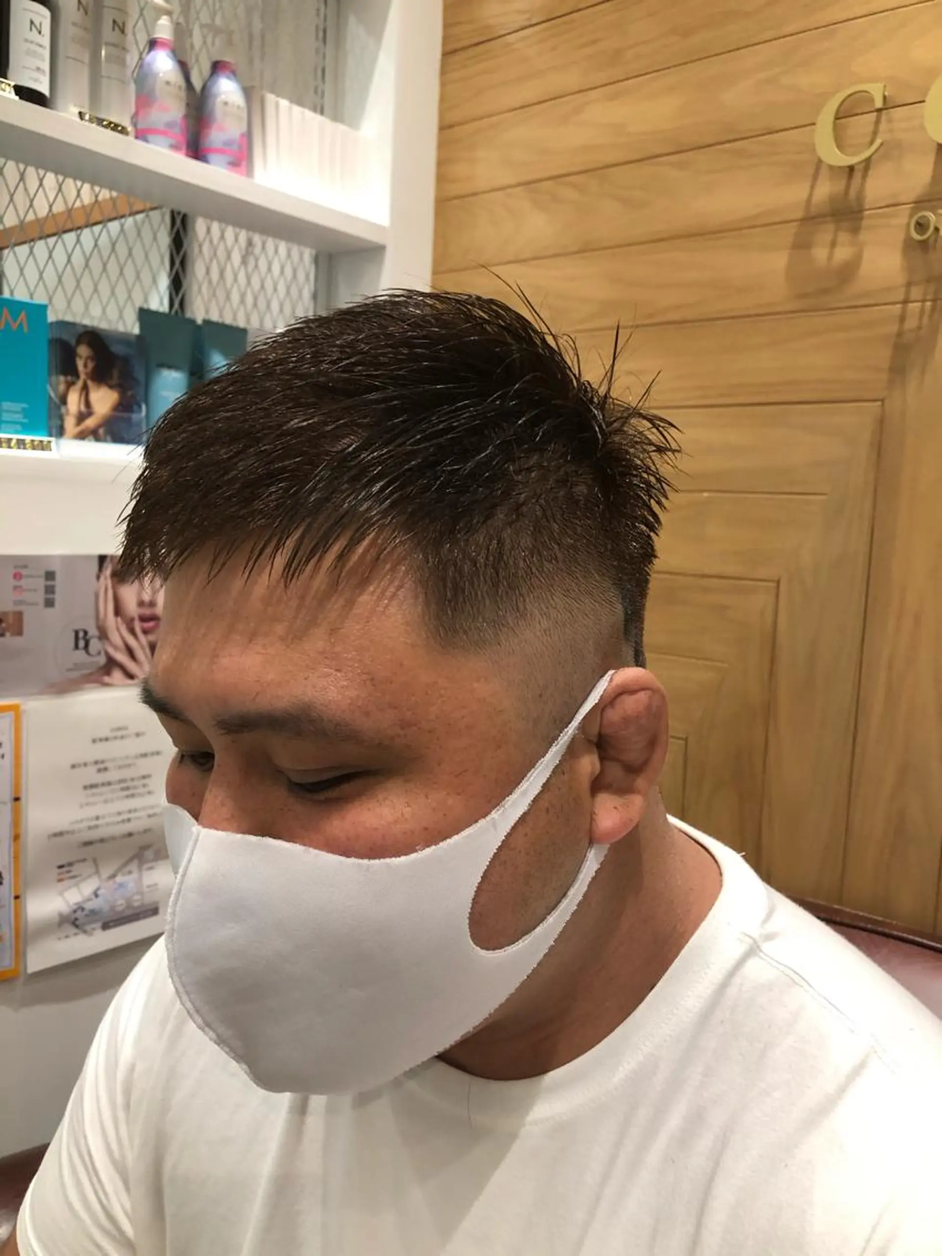 ショート カラー メンズ 鈴村 大介のヘアスタイル