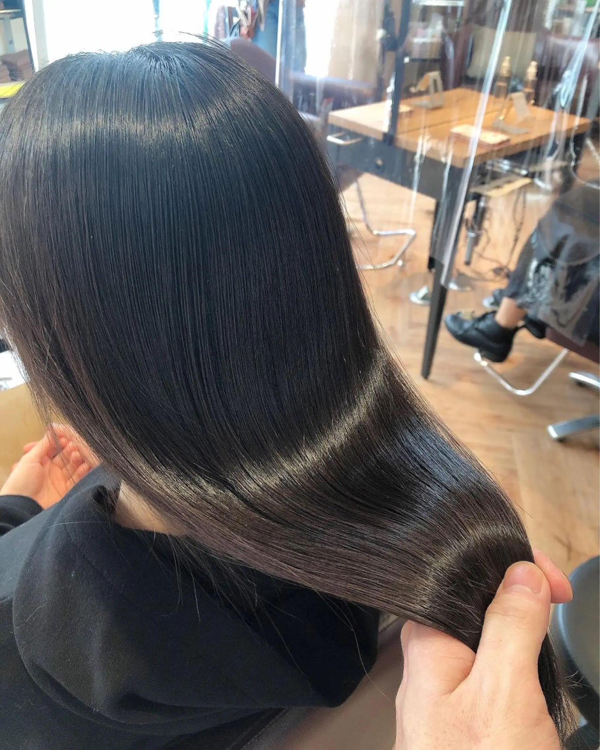 ロング カラー 髪質改善 トリートメント カット ヘアカラー トリートメント 韓国🇰🇷レイヤー 映える顔周り🩷のヘアスタイル