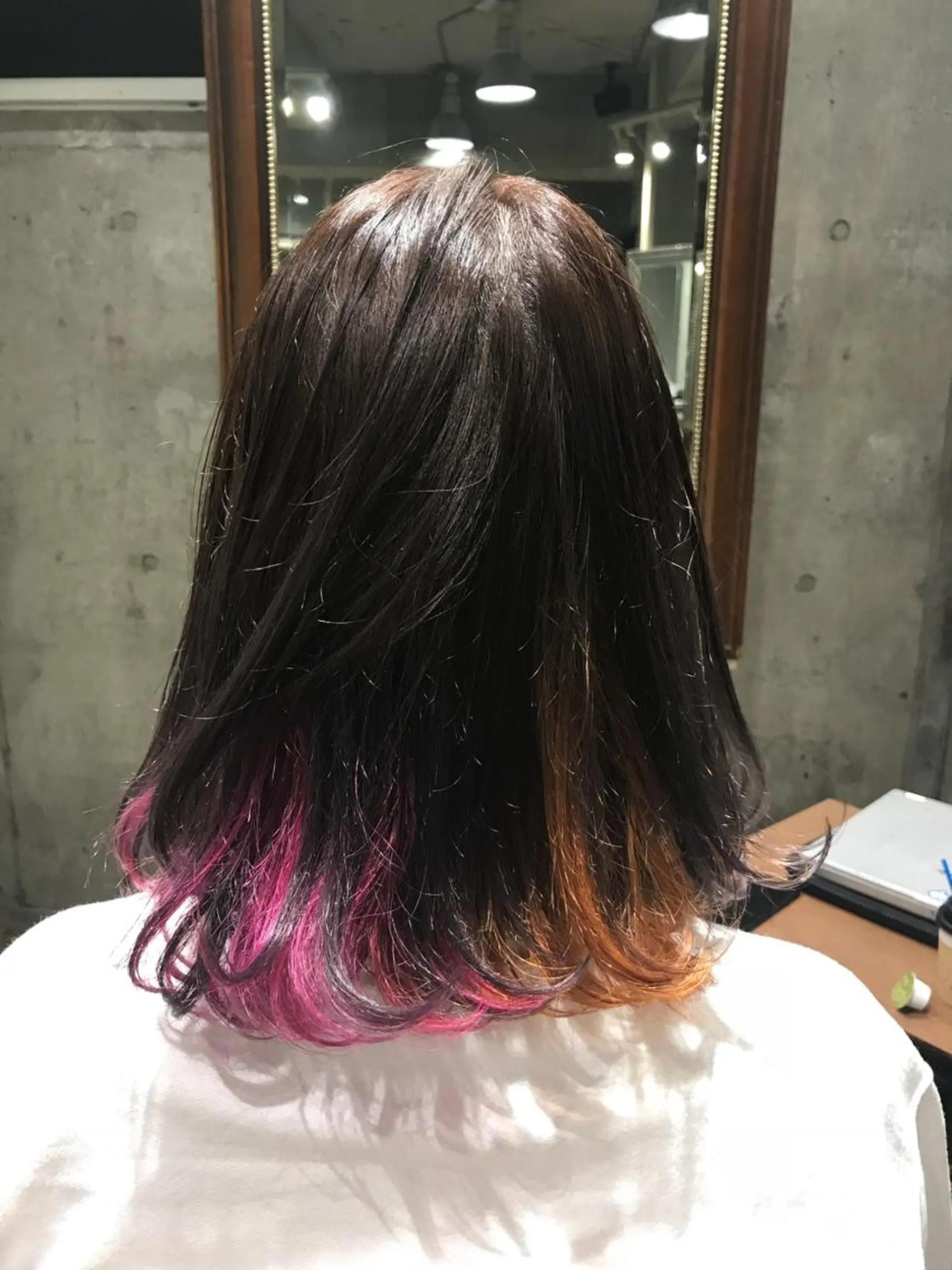 ミディアム カラー パーマ ヘアアレンジ メンズ キッズ ネイル マツエク・マツパ メンズインナーカラー インナーカラー オレンジ ピンクカラー カラーマツエク サロンドミルク 原宿のヘアスタイル