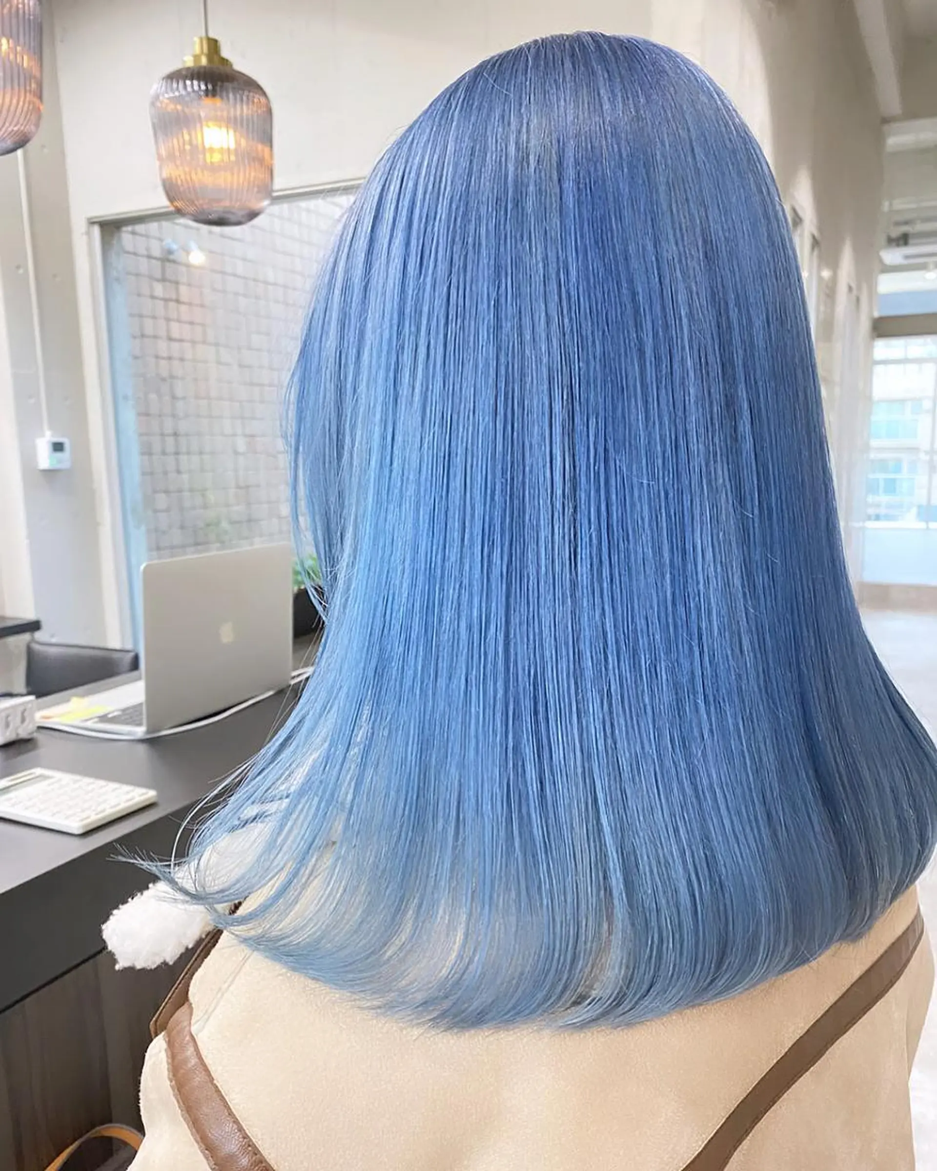 カラー セミロング ブリーチ ブルーカラー ケアブリーチ ハイトーンカラー ヘアカラー ハイトーン😺艶 ✨ブリーチ✨透明感のヘアスタイル