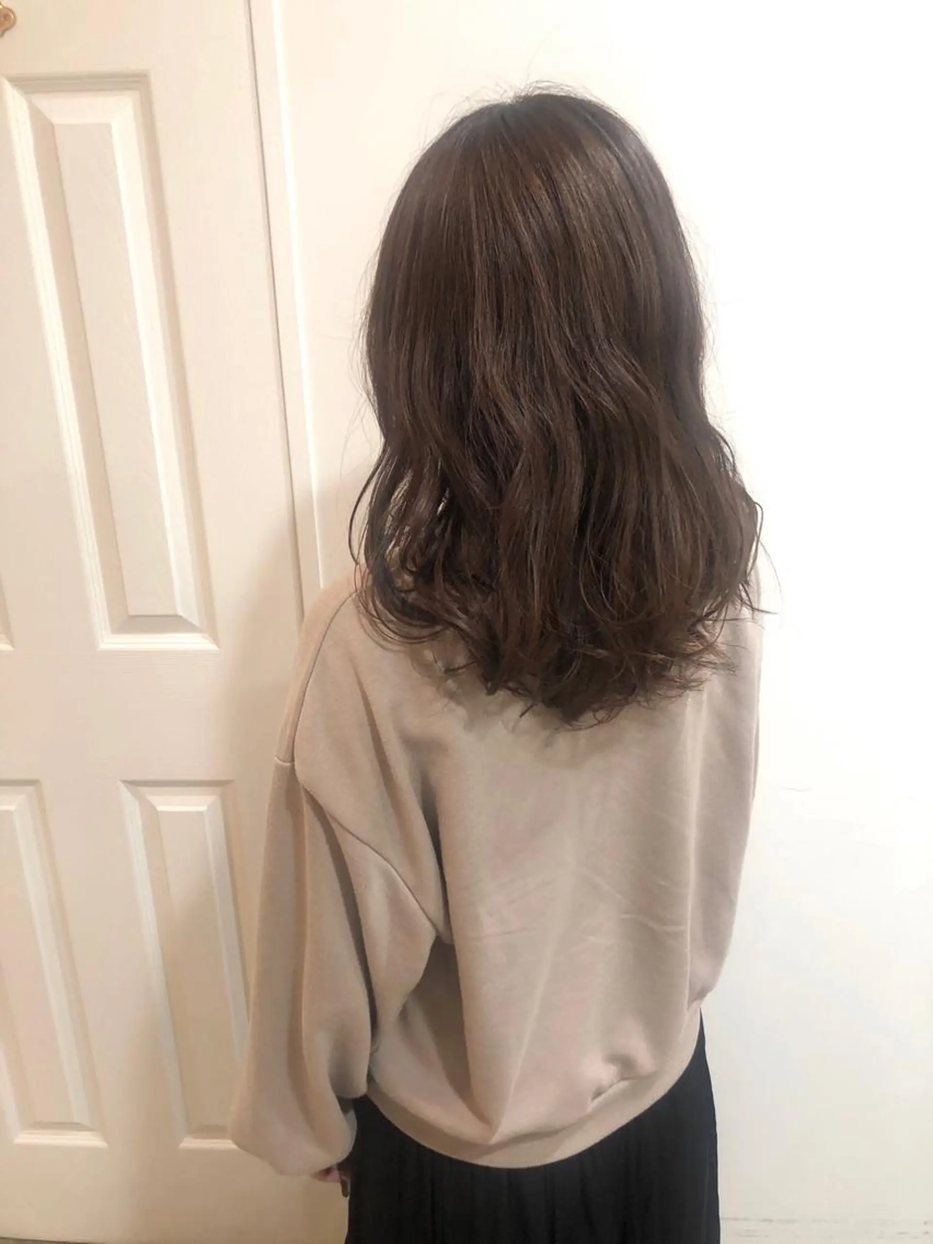 ミディアム カラー カット ヘアカラー トリートメント MIOベージュカラー 柔らかいカラーのヘアスタイル