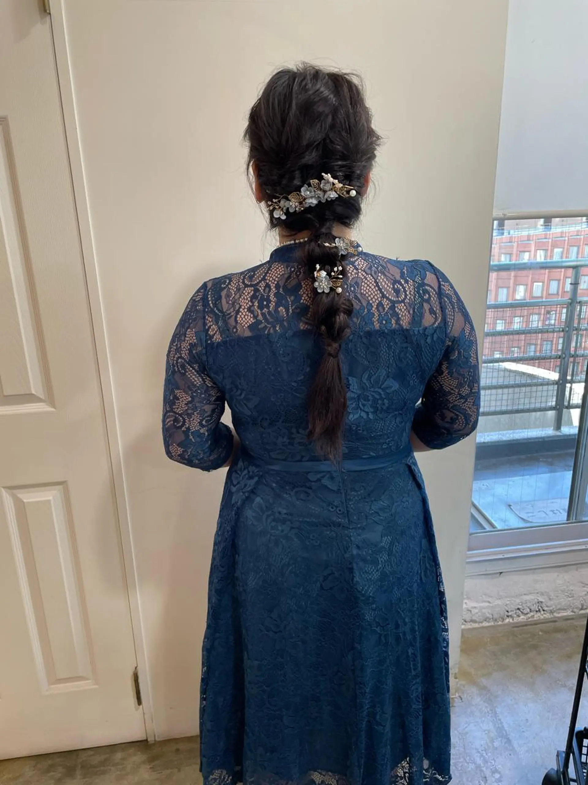 ロング ヘアアレンジ ヘアセット MIOベージュカラー 柔らかいカラーのヘアスタイル