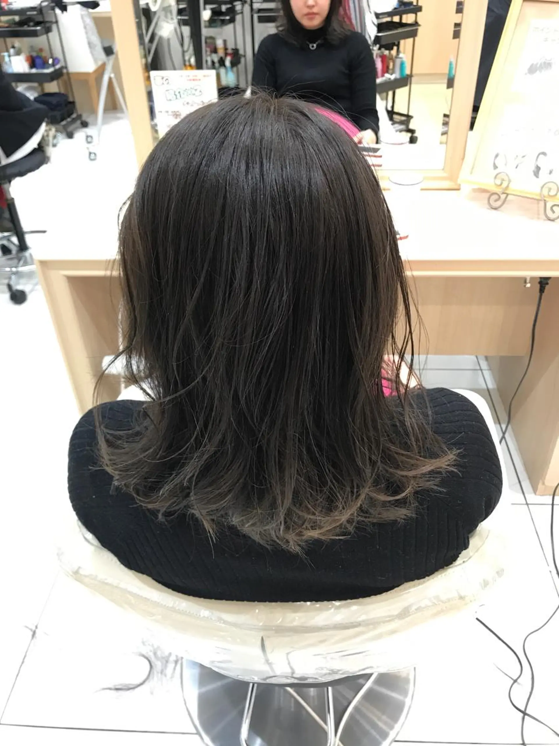 ミディアム カラー アッシュ ブリーチ 透明感カラー 店長/髪質改善 小早川周大のヘアスタイル