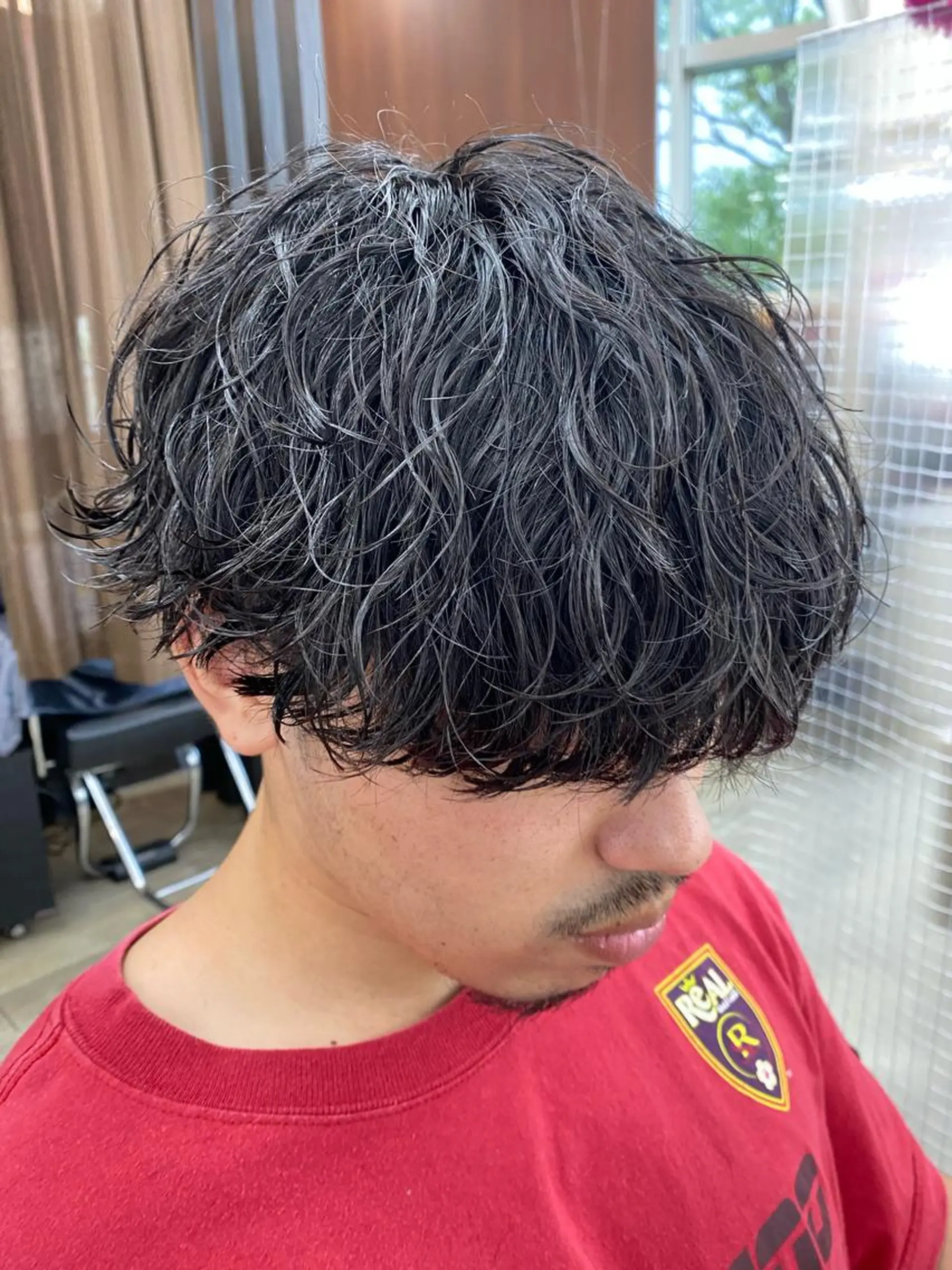 ショート パーマ メンズ マッシュ メンズパーマ ツイストスパイラルパーマ 刈り上げ 波巻きパーマ カット パーマ 市川 博紀 副店長のヘアスタイル