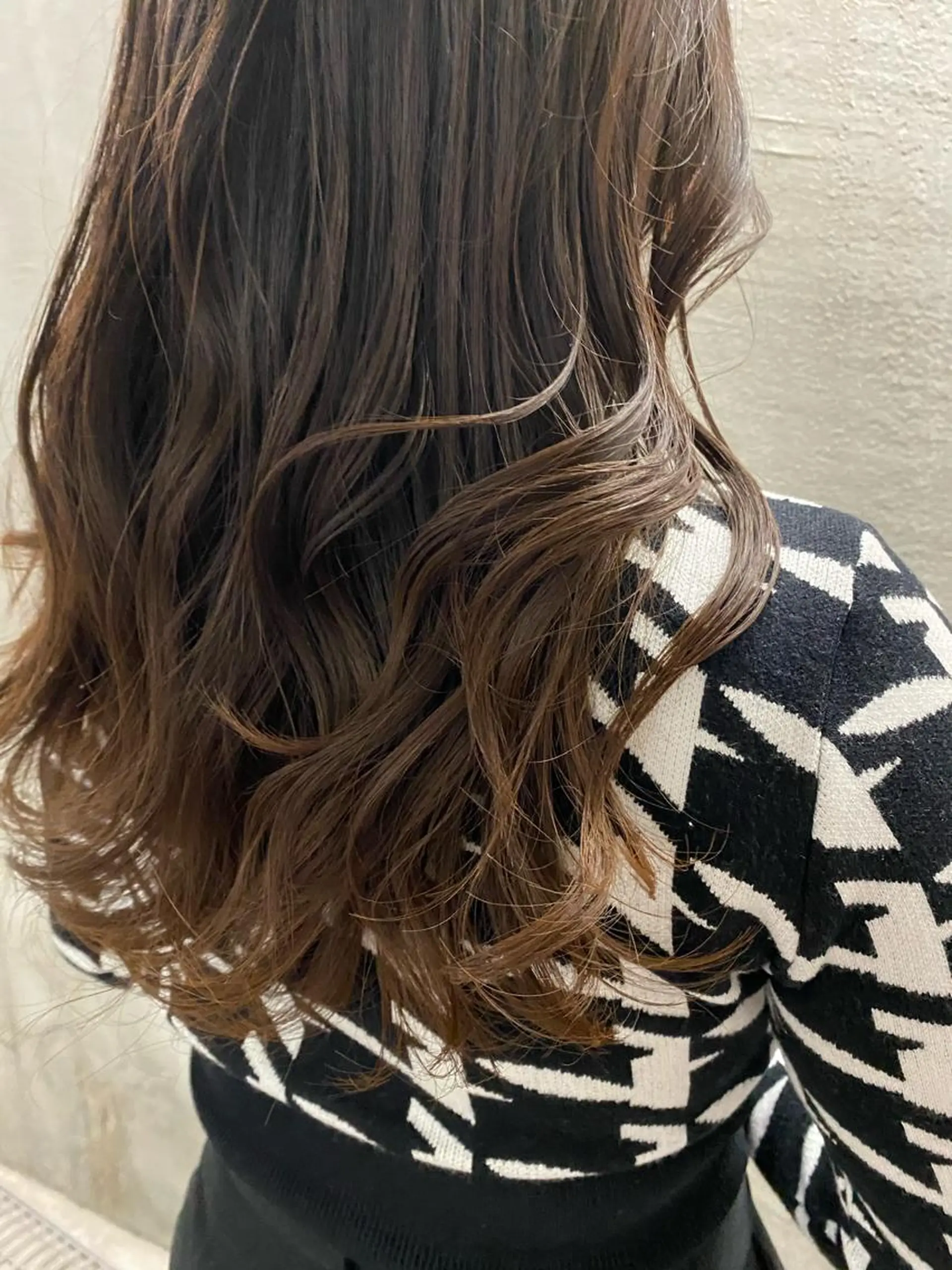 セミロング カラー ブリーチ グラデーションカラー ブリーチなしカラー お任せヘア☘️☘️ 及川渚のヘアスタイル