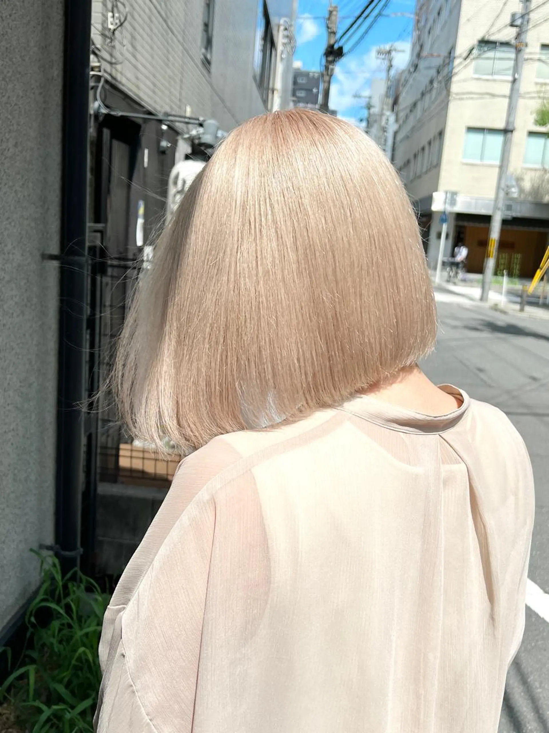 ショート カラー ブリーチ ダブルカラー ハイトーンカラー Via officialのヘアスタイル