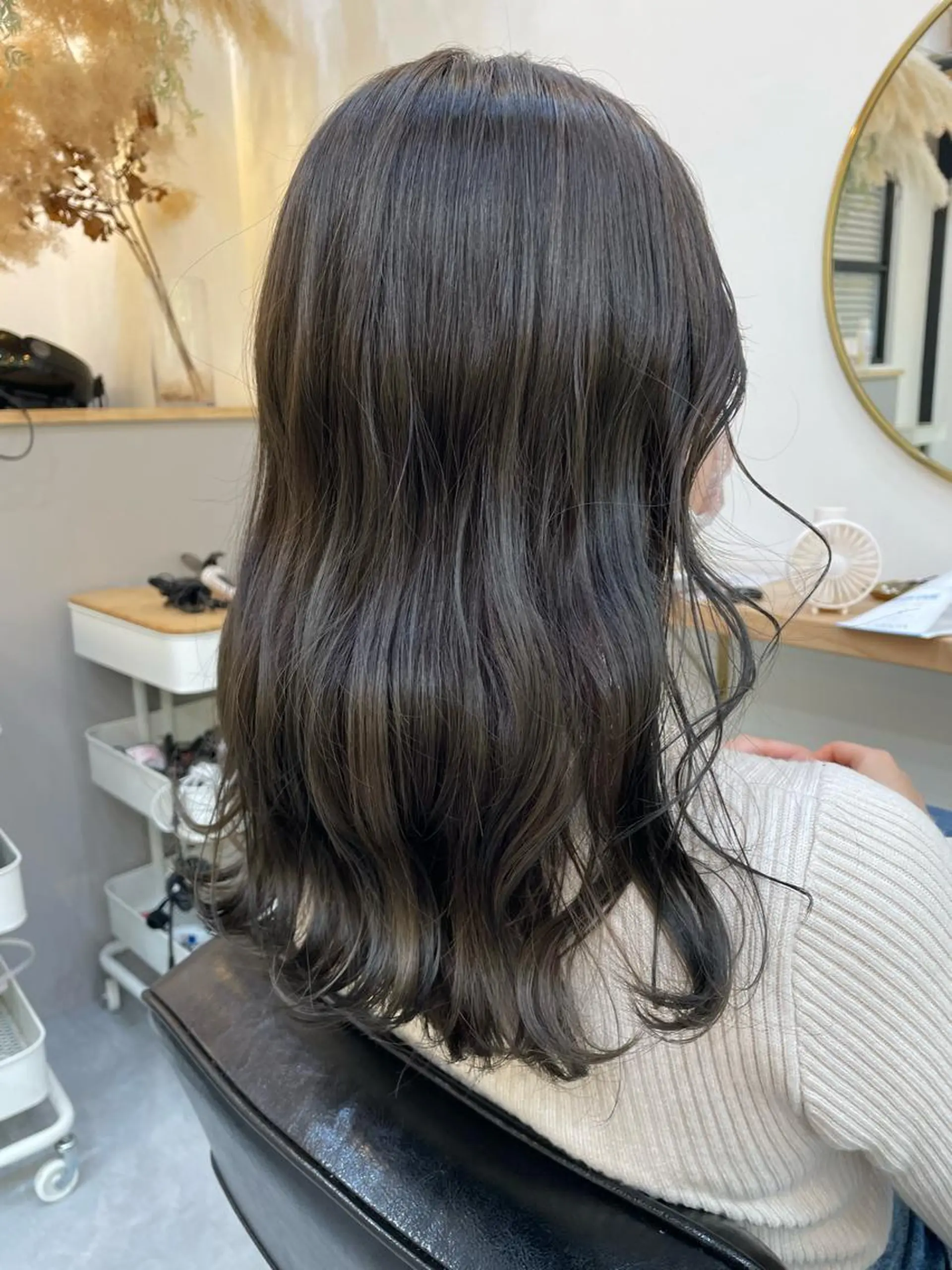 ミディアム カラー 高梨 菜々のヘアスタイル