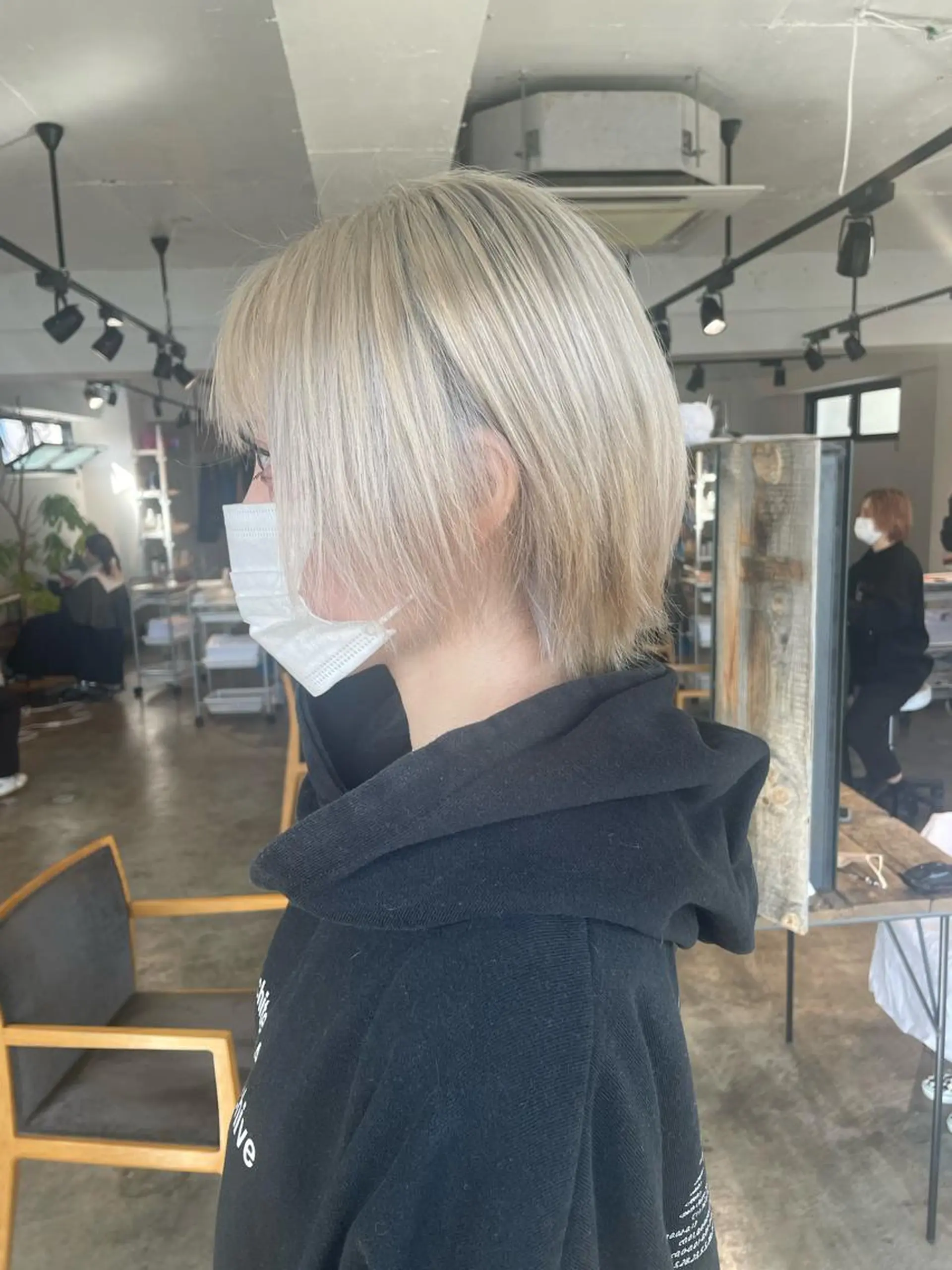 ショート カラー ブロンド ホワイトブロンド ヘアカラー トリートメント ハイトーン/レイヤー /ケアブリーチ石川治のヘアスタイル