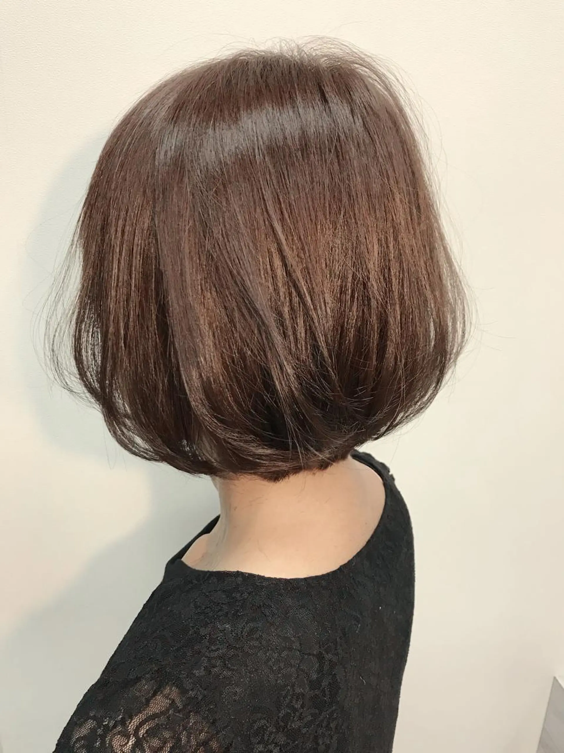 ショート カラー ベージュカラー ラベンダーカラー ラベンダーベージュ ボブ カット ヘアカラー トリートメント 髪質改善ｶﾗｰ ｹｱﾌﾞﾘｰﾁ/ﾀﾑのヘアスタイル