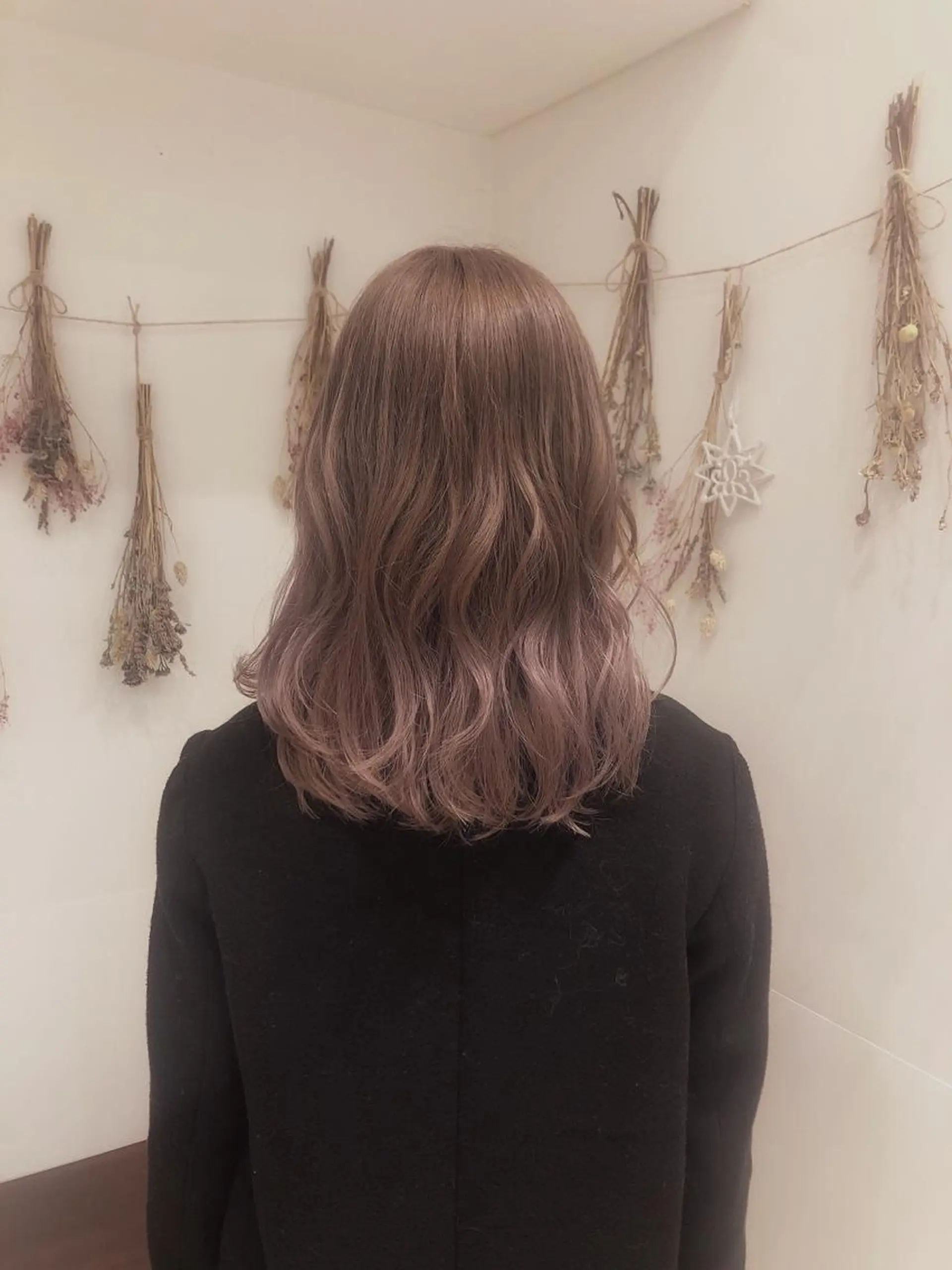 ミディアム カラー ベージュカラー ブリーチ グラデーションカラー ピンクカラー ピンクベージュ はだゆうき @hadadan08のヘアスタイル