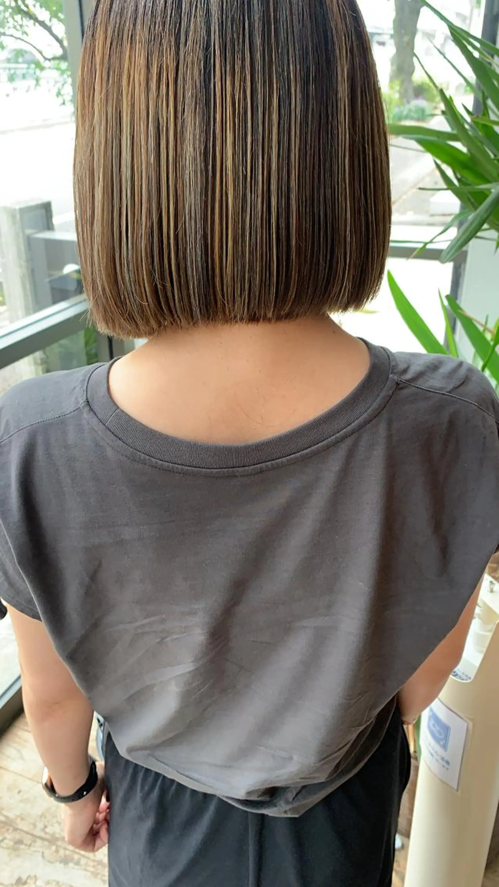 ミディアム ボブ ハイライト カット パーマ 松本 夏海のヘアスタイル