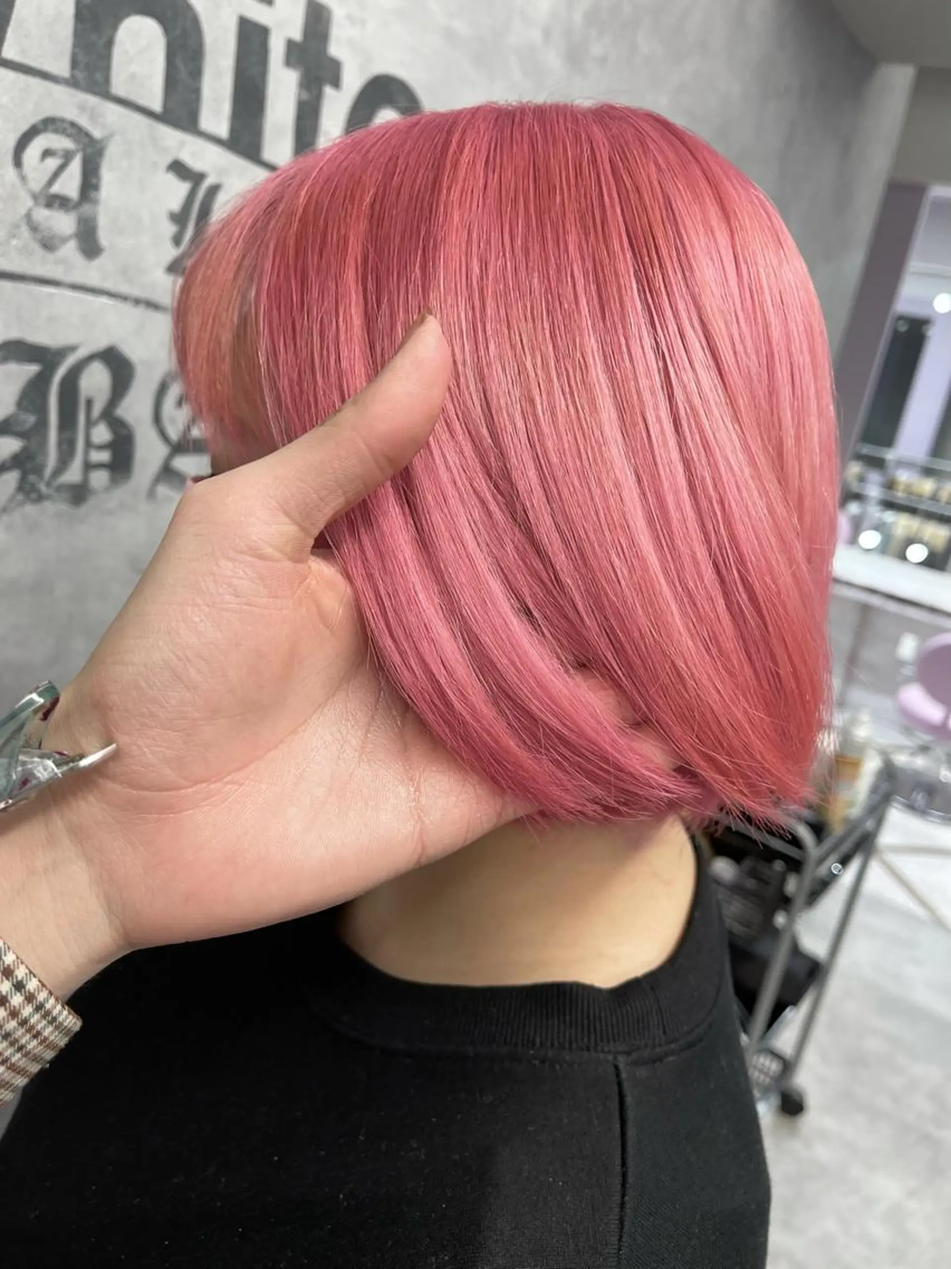 ショート カラー ブリーチ ケアブリーチ ピンクカラー ホワイトピンク オフホワイトアンドなんば所属・福西 洋斗のヘアスタイル