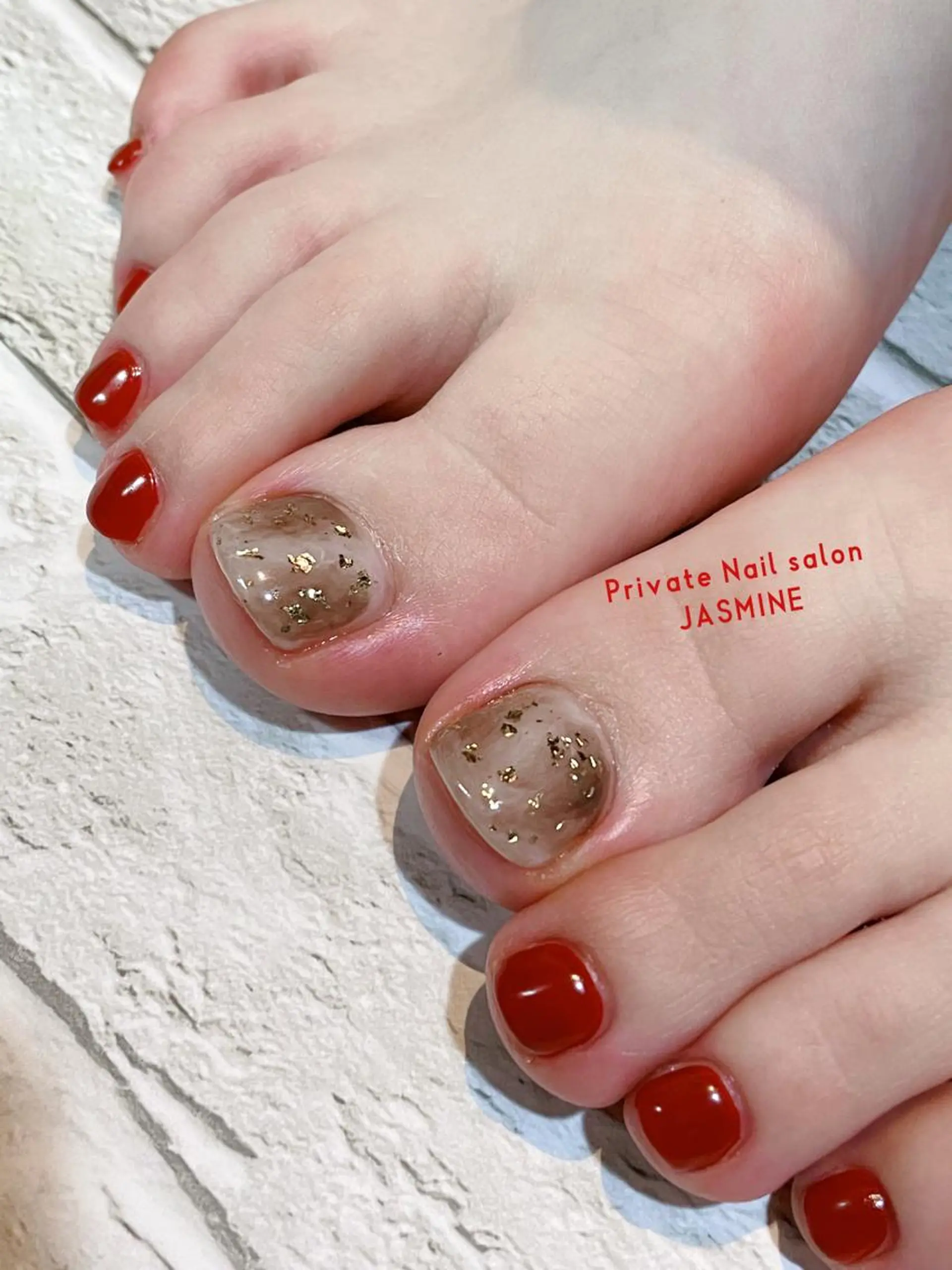ネイル フットネイル ニュアンスネイル 赤色 Nail salon JASMINEのネイルデザイン