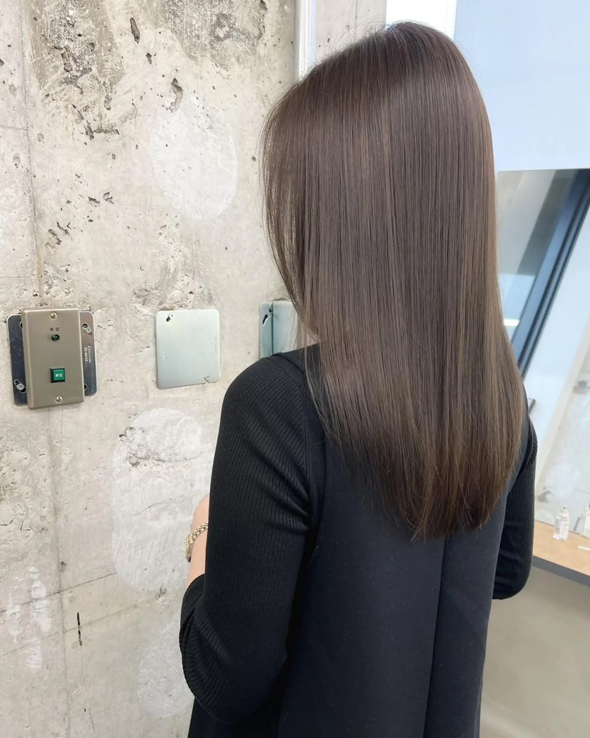 ミディアム カラー パーマ ヘアアレンジ ミディアムパーマ アディクシーカラー ベージュカラー ブリーチ ケアカラー カット ヘアカラー トリートメント ヘアケア特化型サロン newi 梅田のヘアスタイル