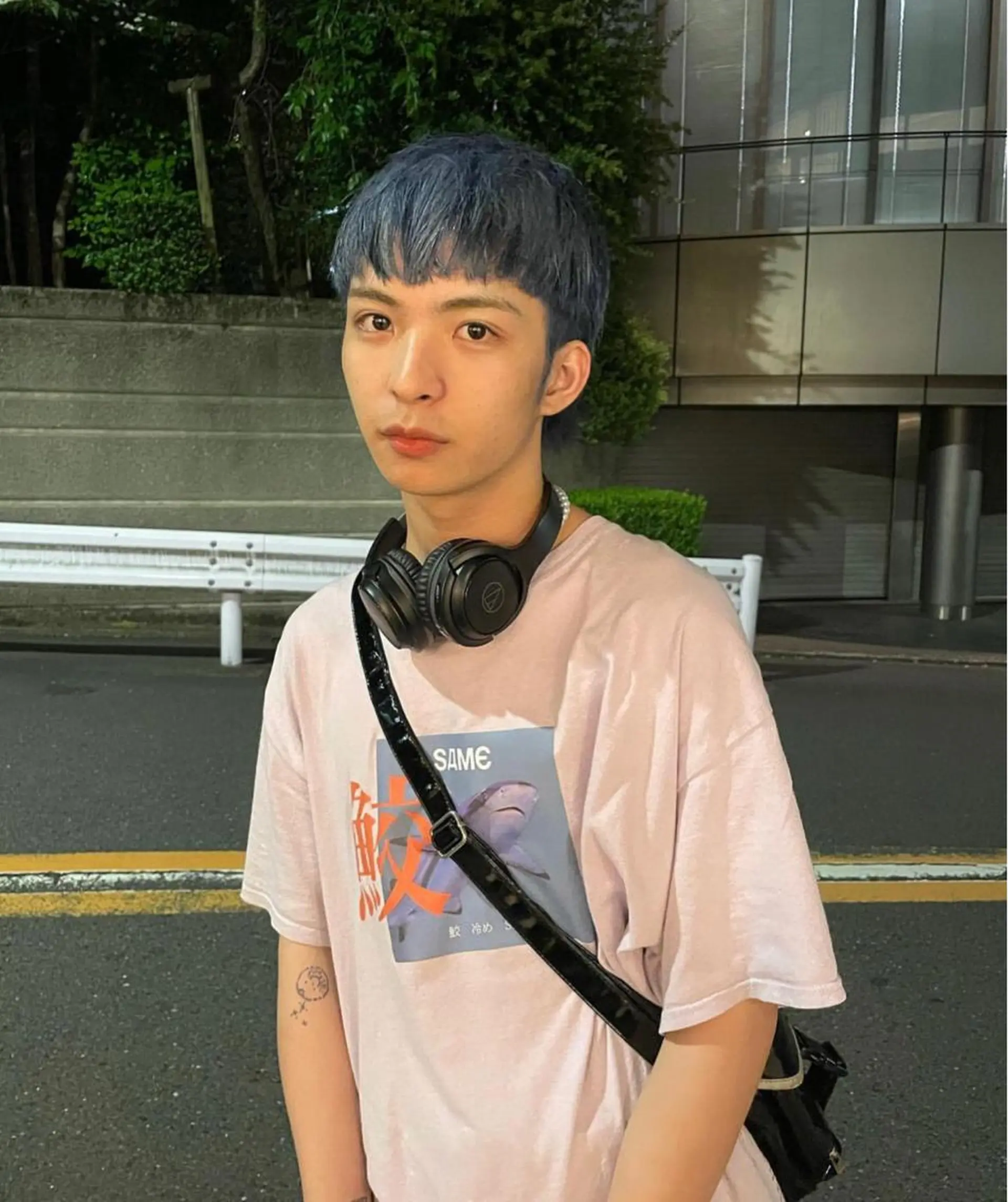 ショート カラー メンズ メンズバレイヤージュ メンズブリーチ センターパート フェードカット メンズハイライト ヘアカラー トリートメント ヘアセット スパイラルパーマ 🌐hina⭐️のヘアスタイル