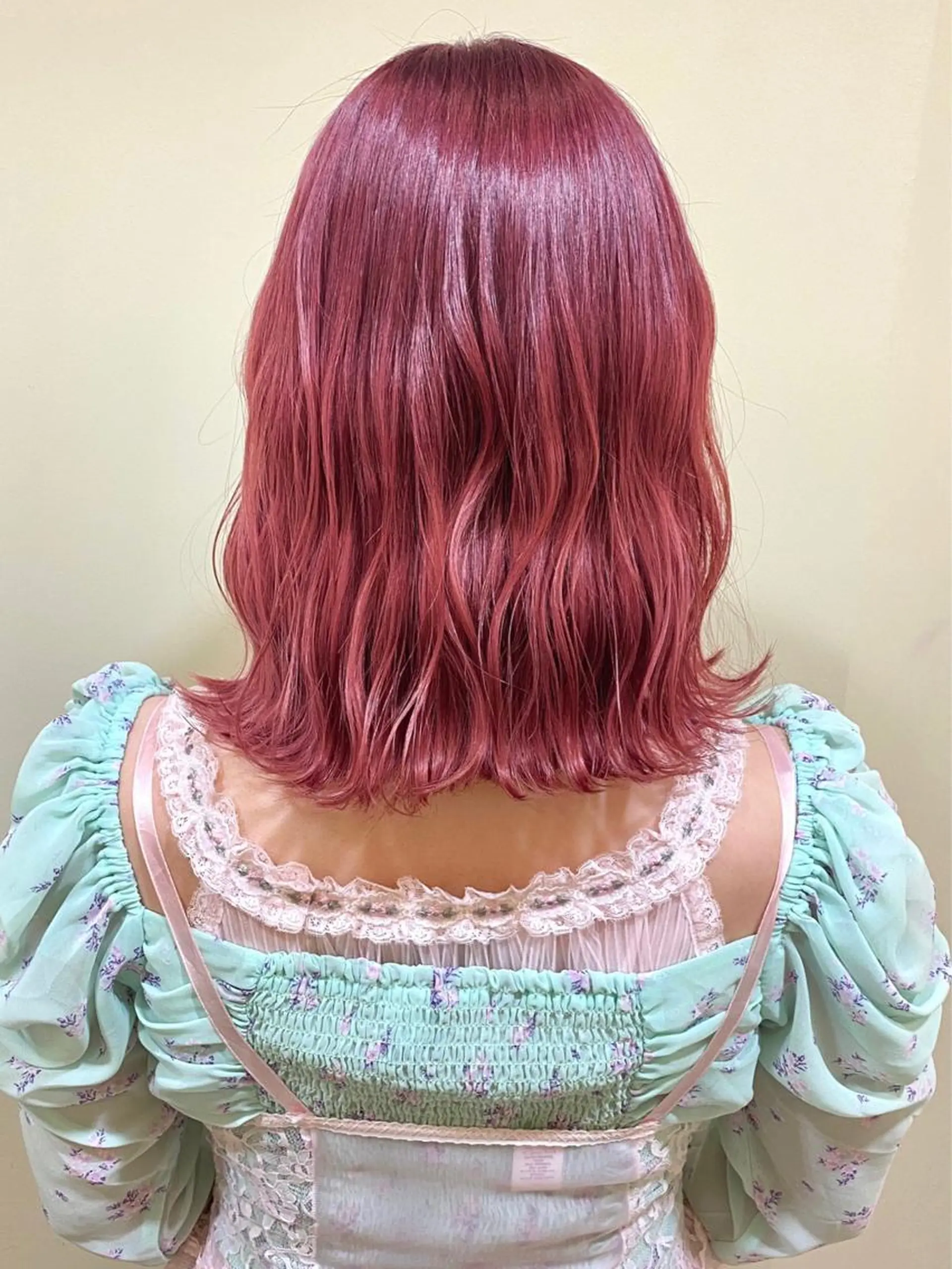 ミディアム カラー ANNA ／艶髪／ハイトーンのヘアスタイル