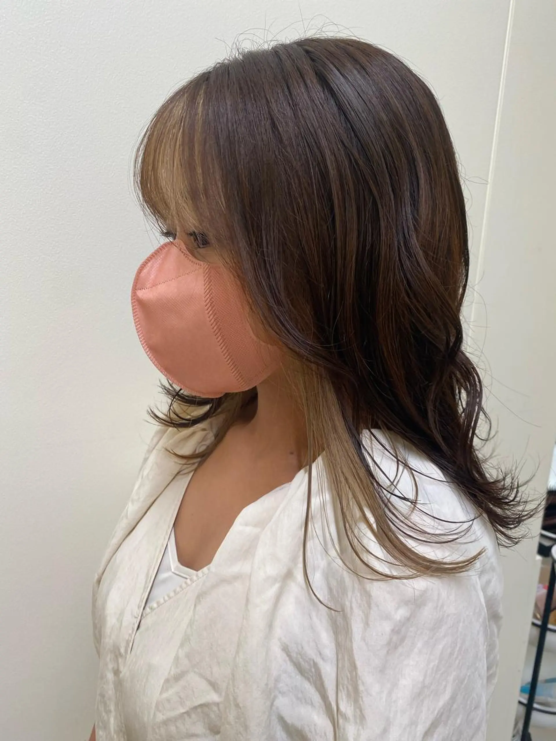 カラー 勝海 絢音のヘアスタイル