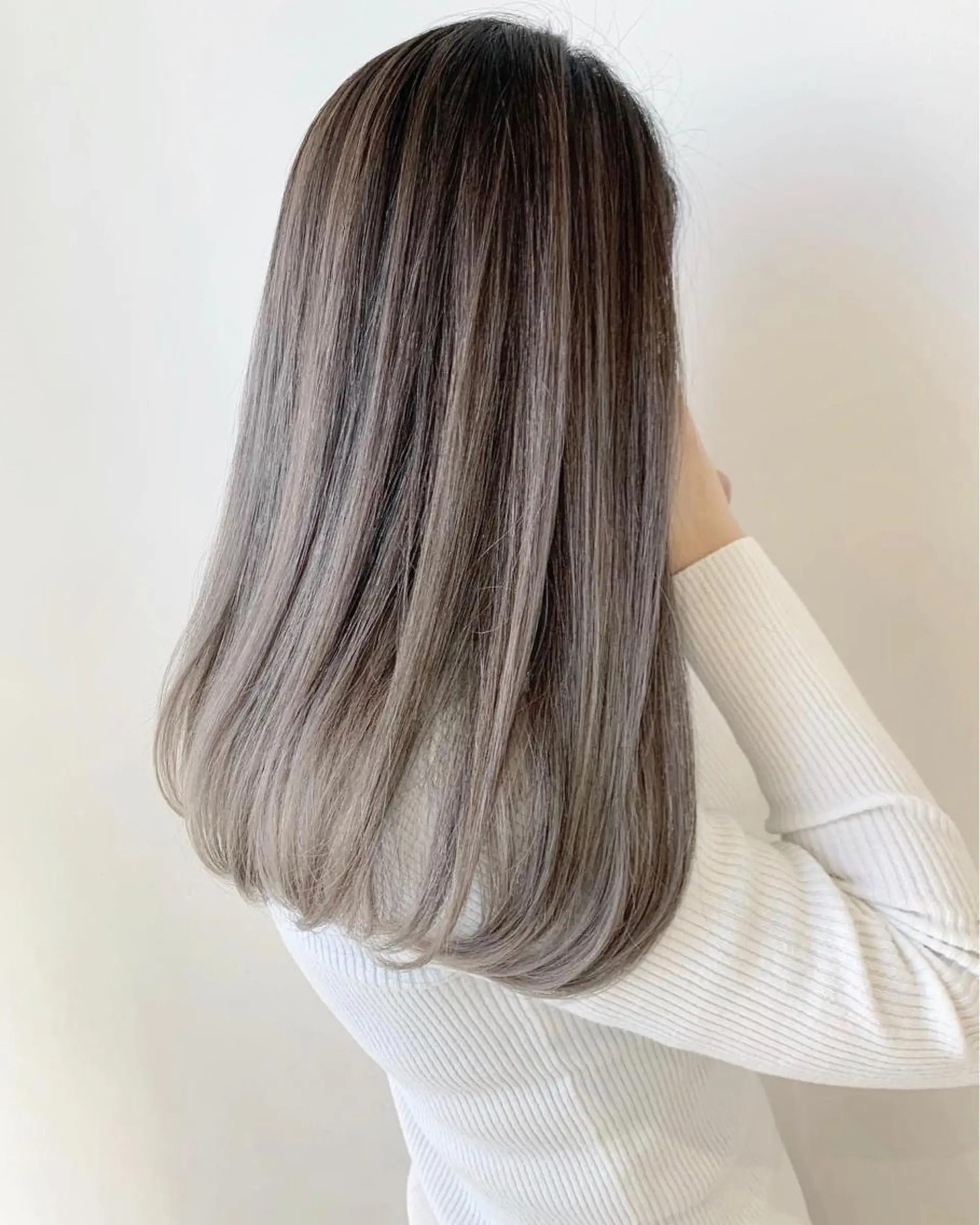 セミロング カラー ヘアアレンジ 黒髪 ブリーチ ダブルカラー 【公式】amble luxe池袋東口🩷のヘアスタイル