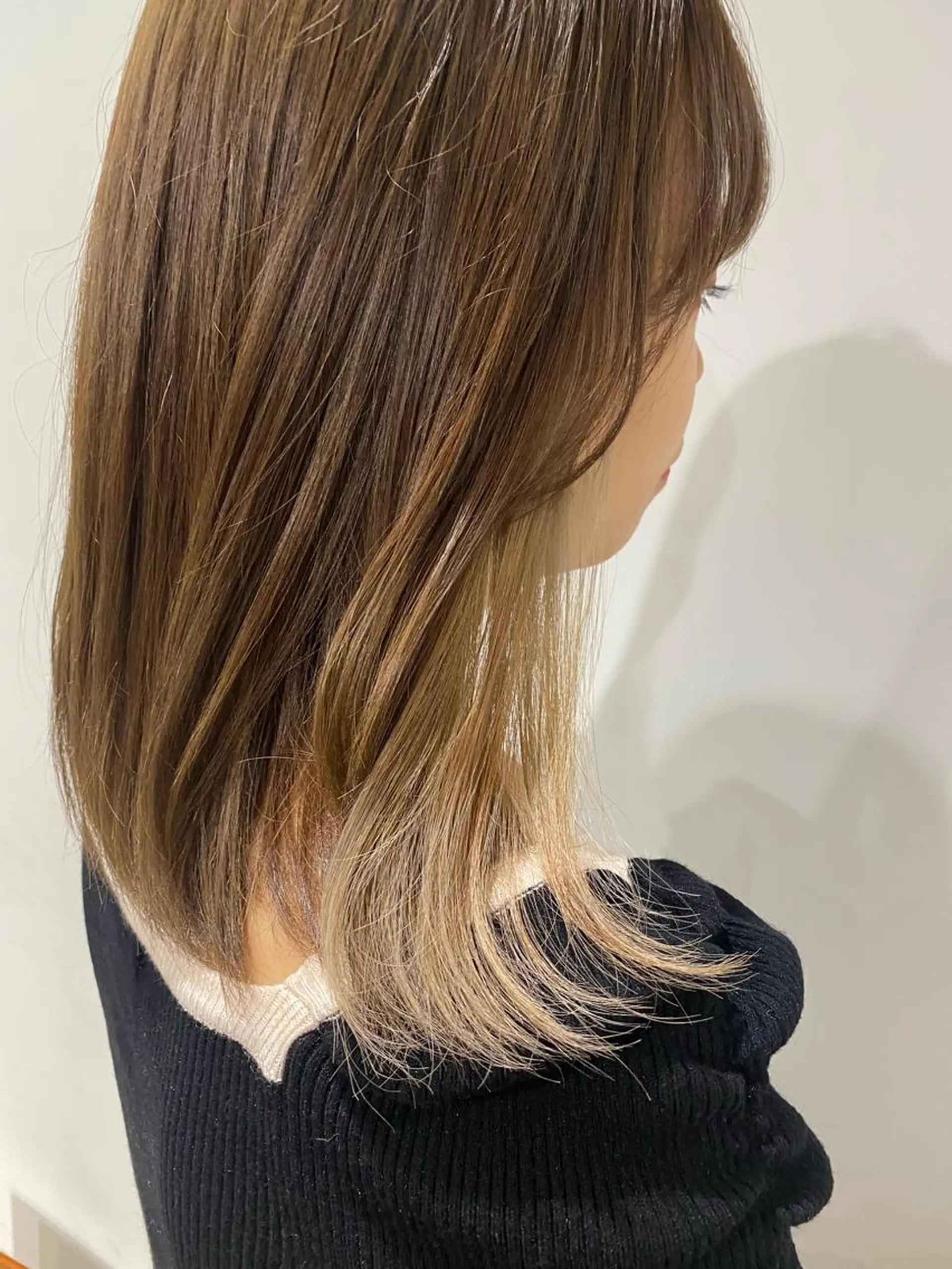 ミディアム カラー ベージュカラー インナーカラー ホワイトベージュ カット ヘアカラー トリートメント scene.池袋所属・scene. haraのヘアスタイル