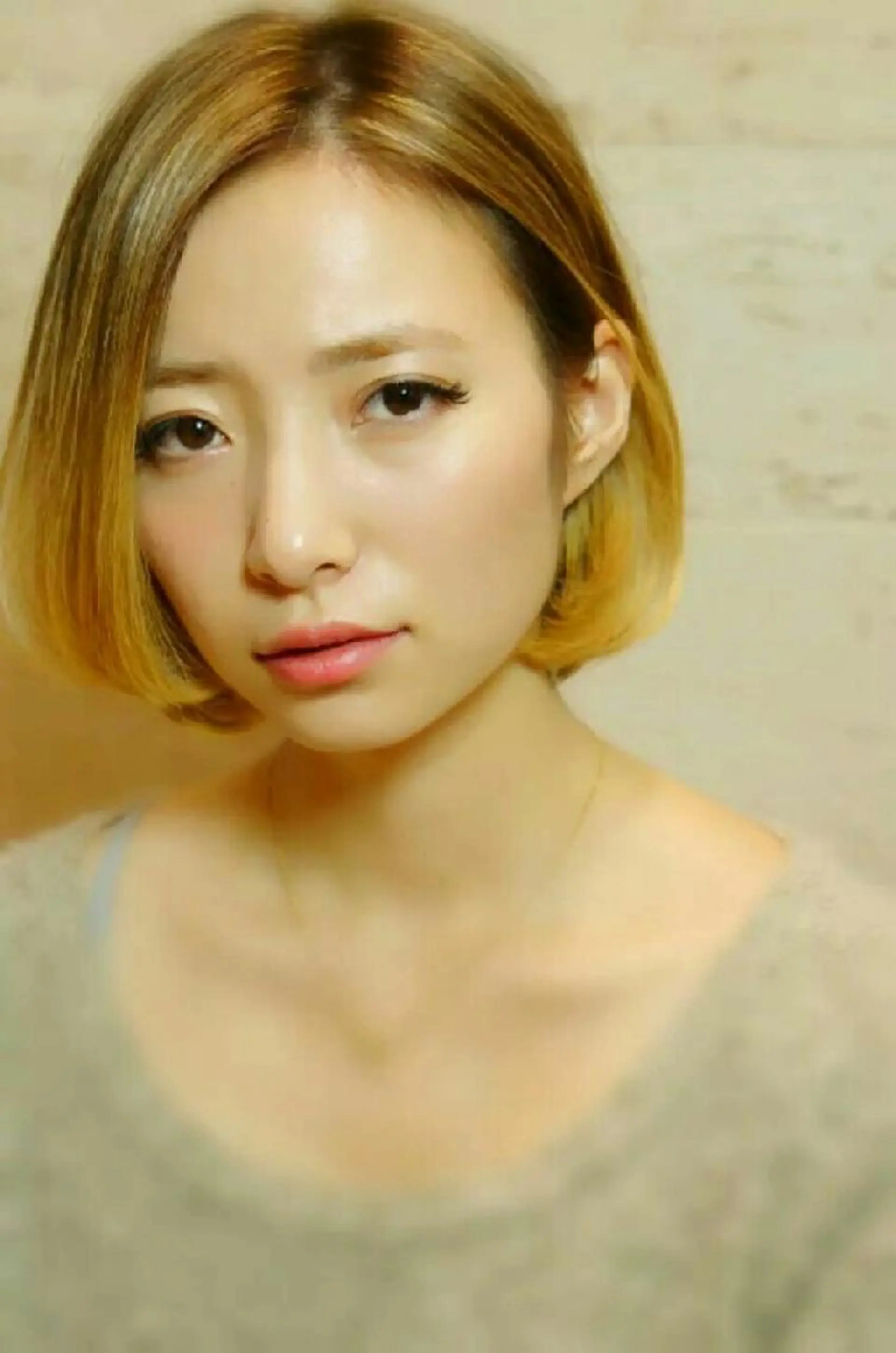 カラー ミディアム ショート グラデーションカラー ハイライトカラー ハイライト iplus まつげ、眉毛、耳つぼのマツエク・マツパデザイン