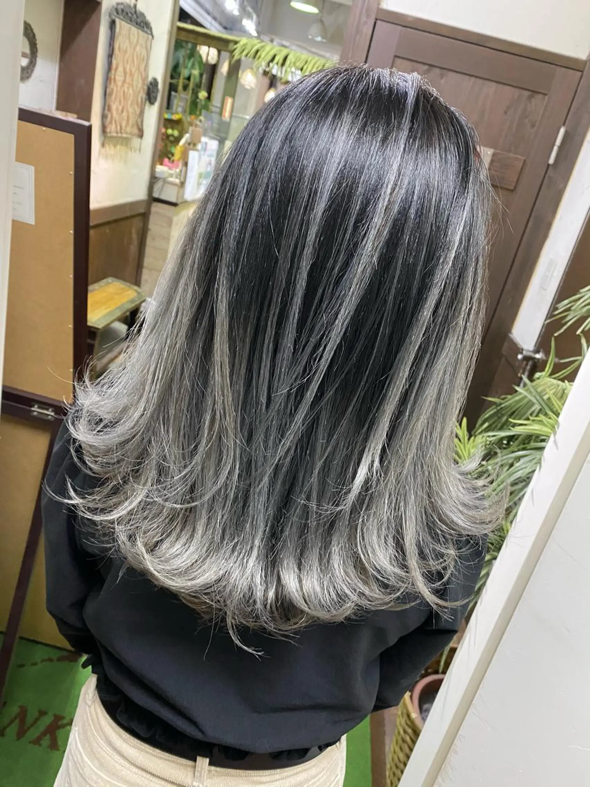 ミディアム カラー バレイヤージュ レイヤーカット ヘアカラー PSY(サイ)所属・PSY(サイ)池袋 金田尚久🎨のヘアスタイル