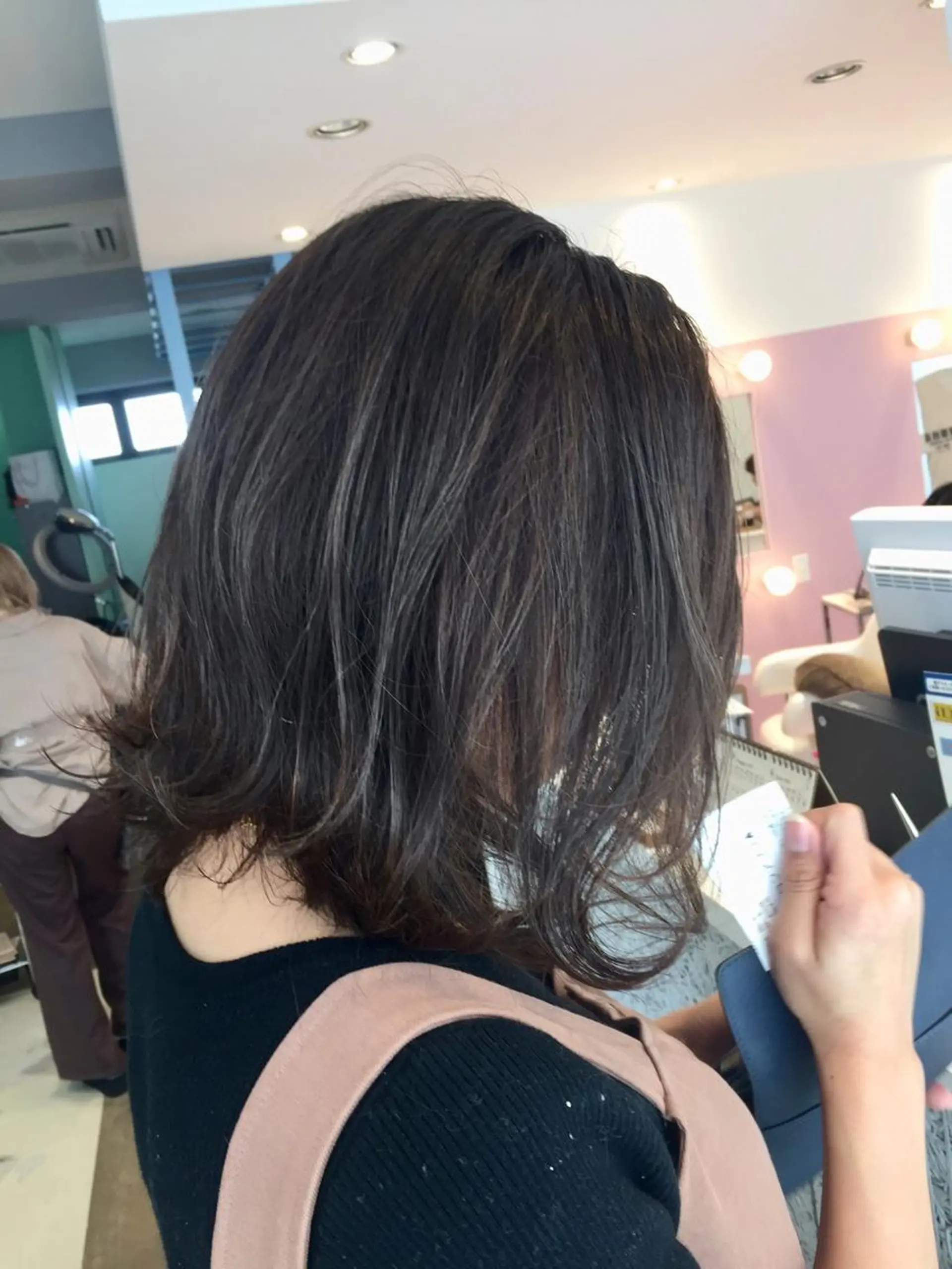 ミディアム アッシュ ハイライト カット ヘアカラー トリートメント 所渉/韓国レイヤー /ウルフカットのヘアスタイル