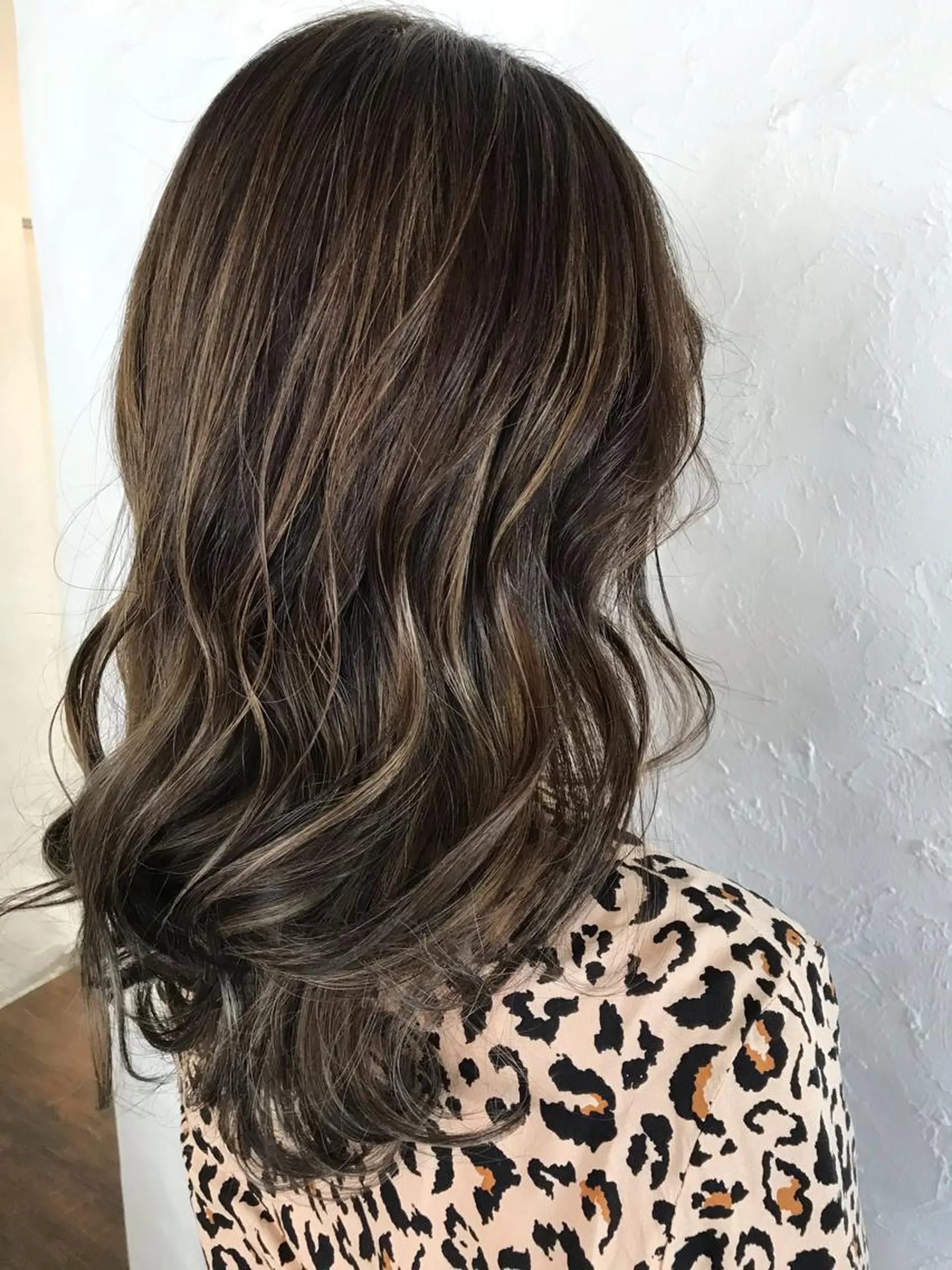 ミディアム カラー ベージュカラー ハイライトカラー ハイライト 伊藤 優希のヘアスタイル