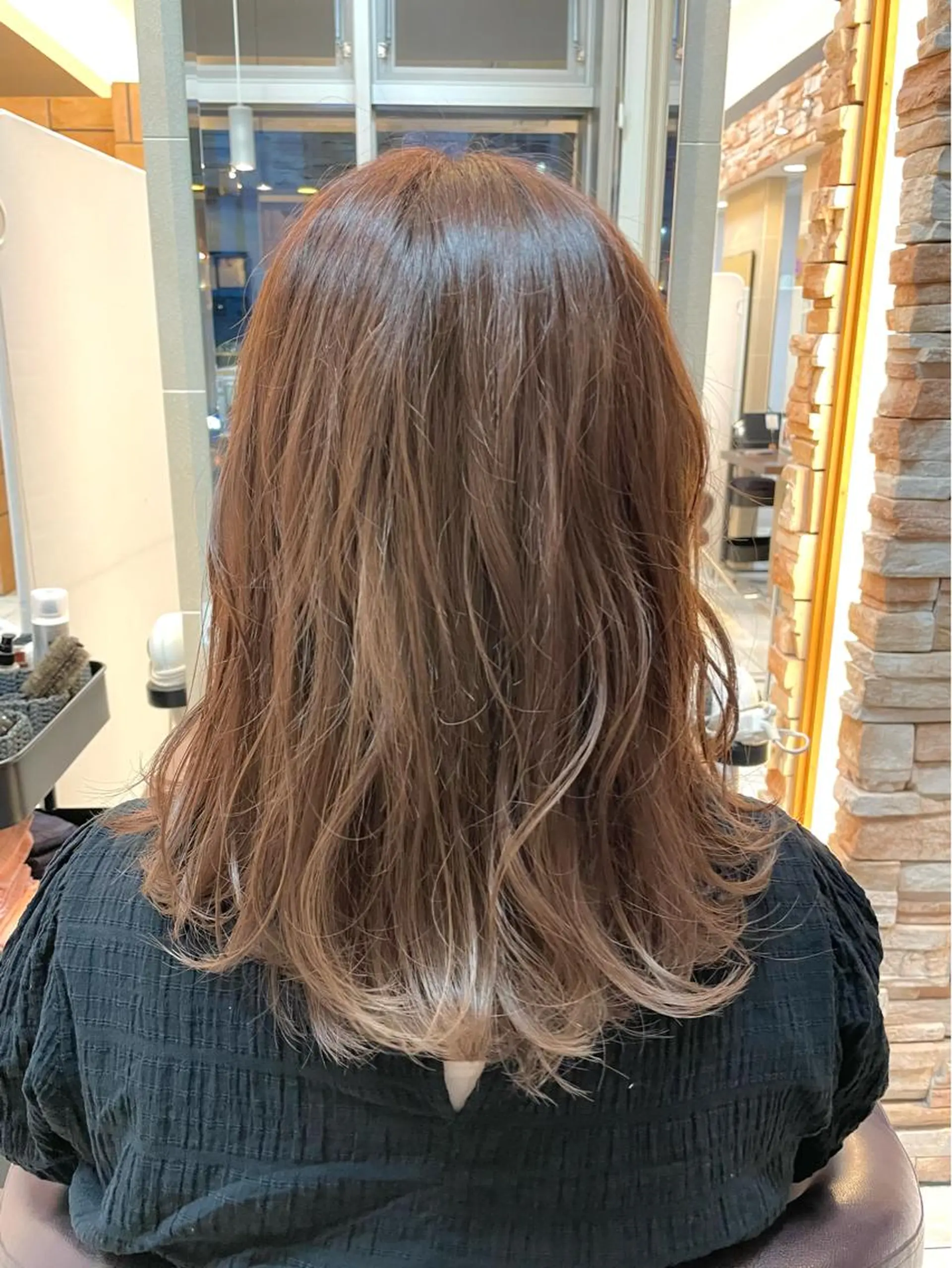 セミロング ヘアカラー 新籾 尚哉のヘアスタイル