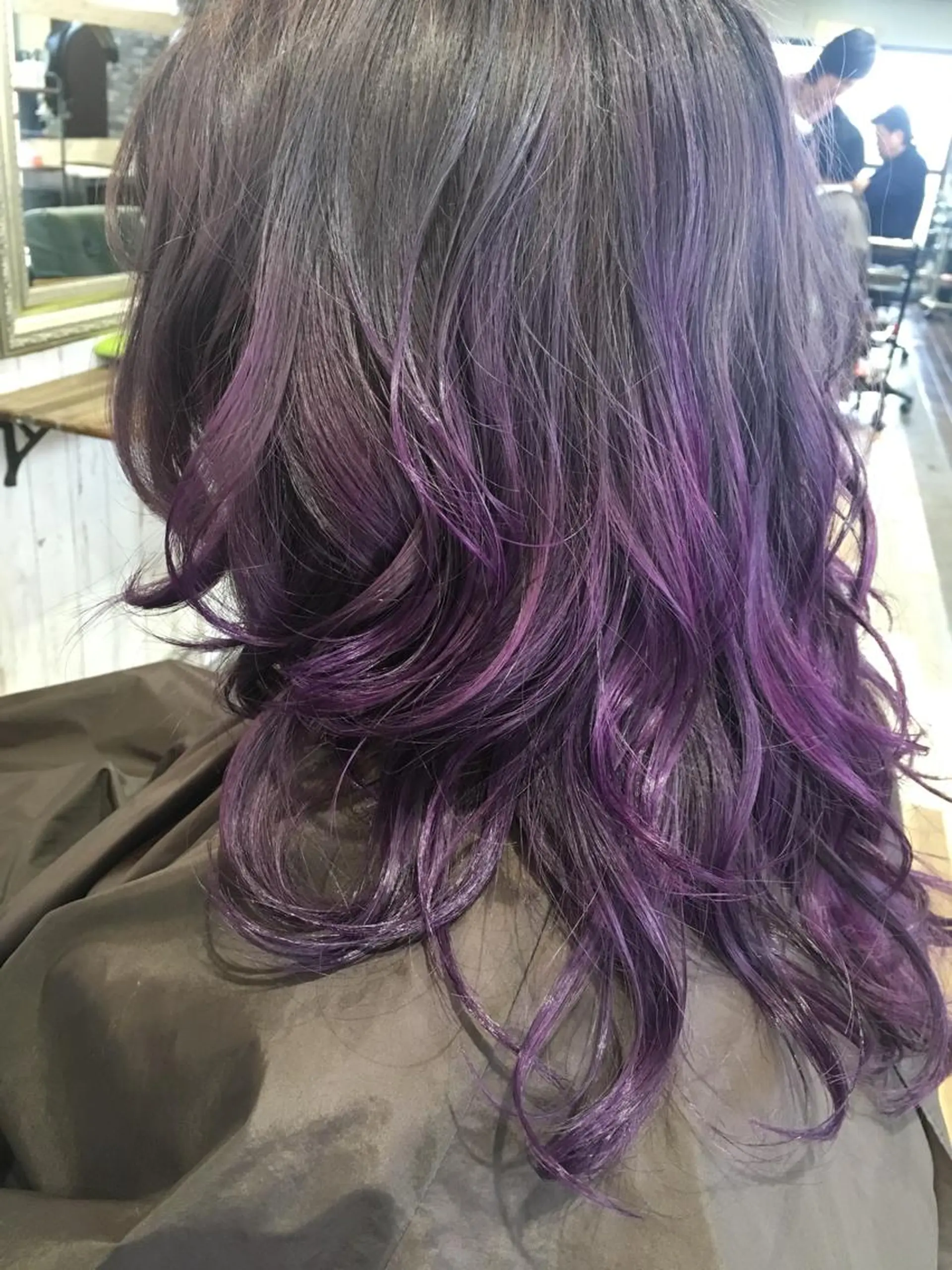 セミロング カラー グラデーションカラー 山田 義人のヘアスタイル