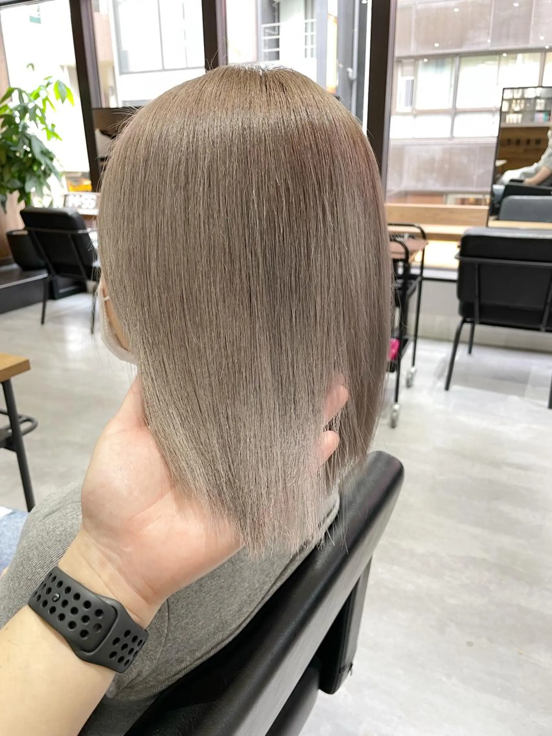 セミロング カラー アッシュ ベージュカラー ブリーチ ケアブリーチ ダブルカラー KEISUKE🐶 馴染ませ/エクステのヘアスタイル