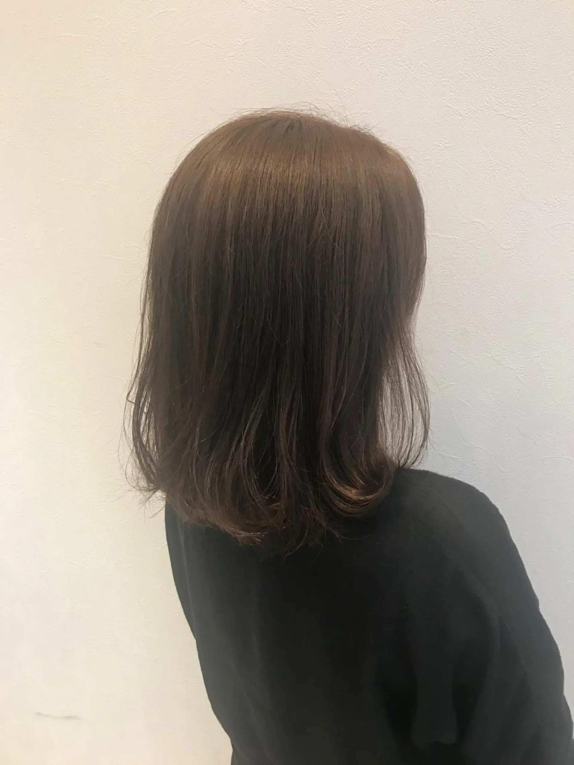 ミディアム 岡本 真実のヘアスタイル