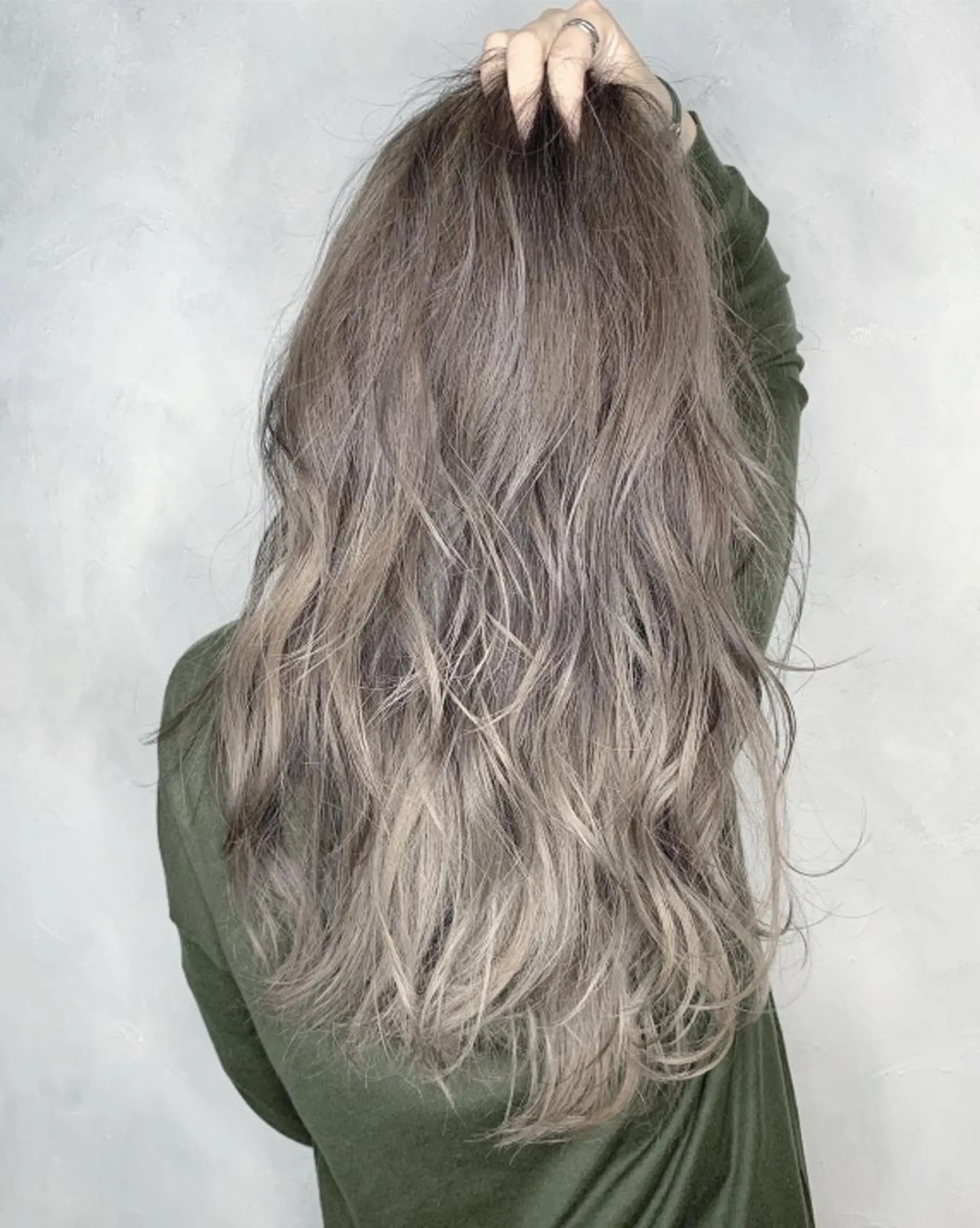 ロング カラー バレイヤージュ ブロンド デザインカラー レイヤーカット ロング N° aria 三軒茶屋のヘアスタイル