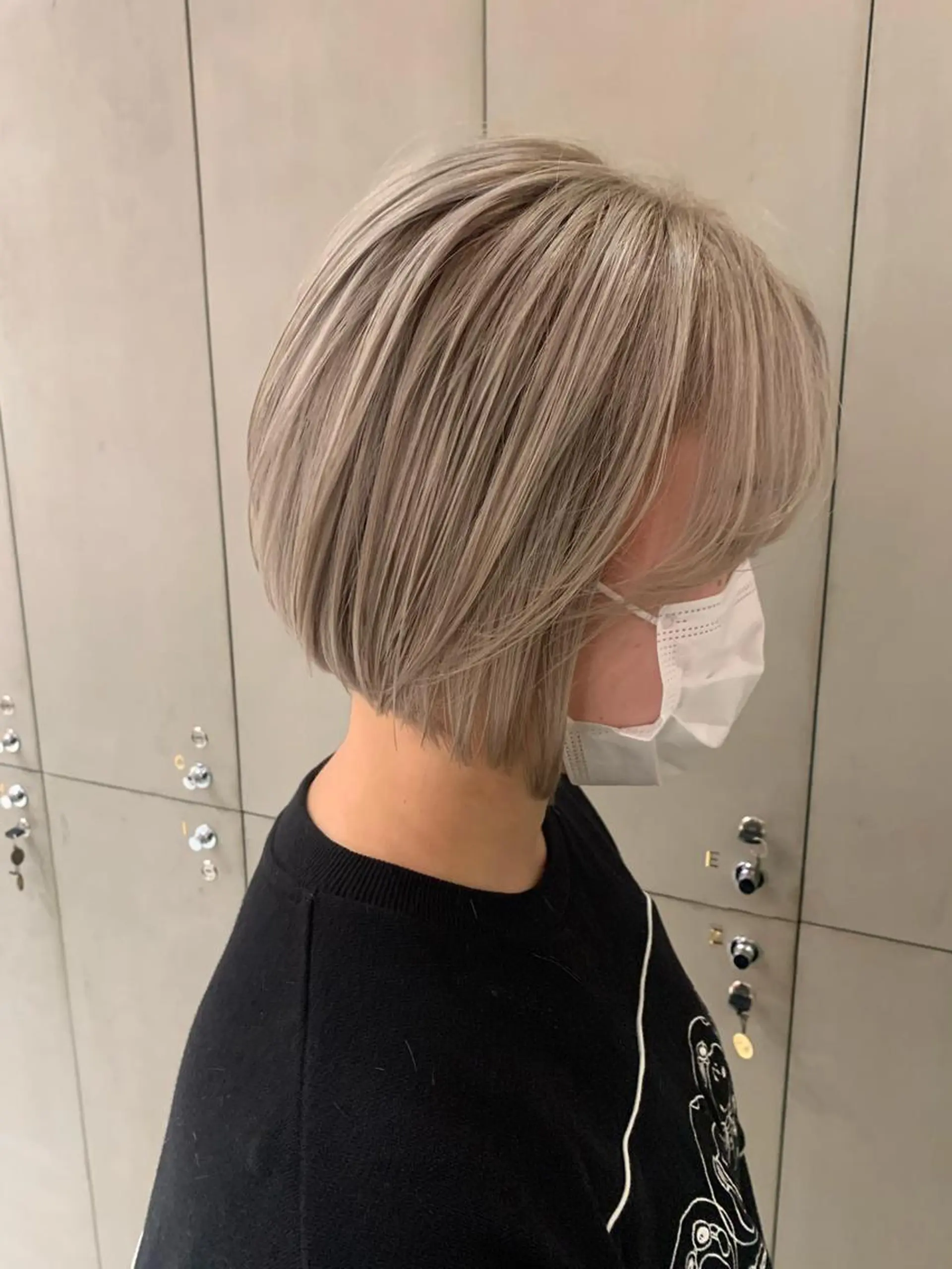 ショート カラー 古屋 花織のヘアスタイル